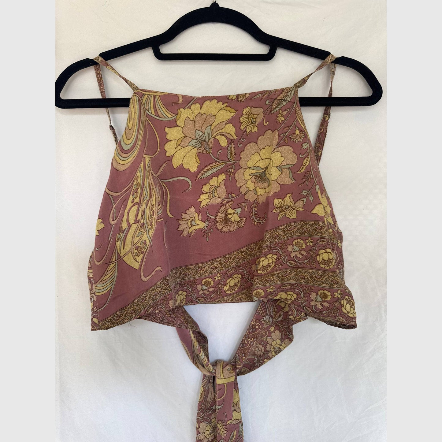 Upcycled Cropped Wickeltop #782 aus Vintage-Sari in Weiß & Braun – Vorderansicht