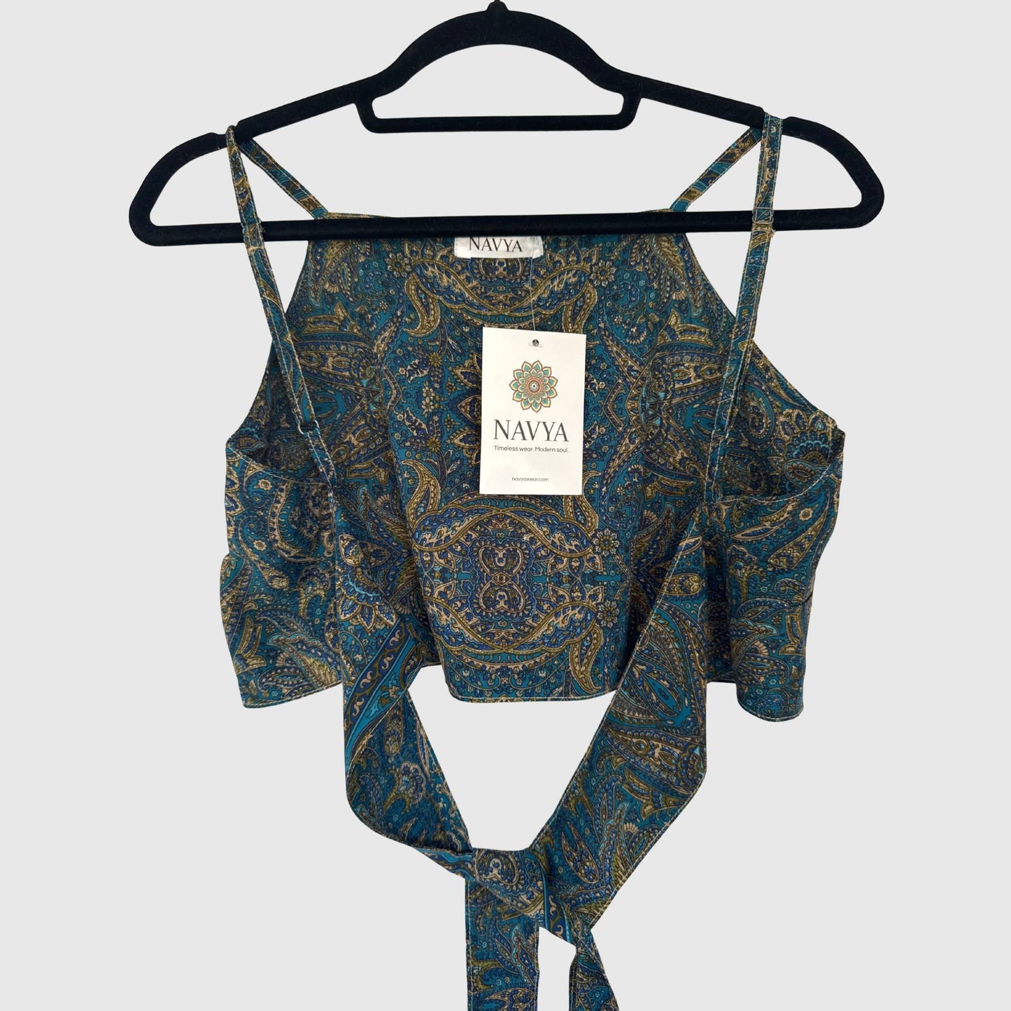 Upcycled Cropped Wickeltop #791 aus Vintage-Sari in Grün & Weiß – Rückansicht