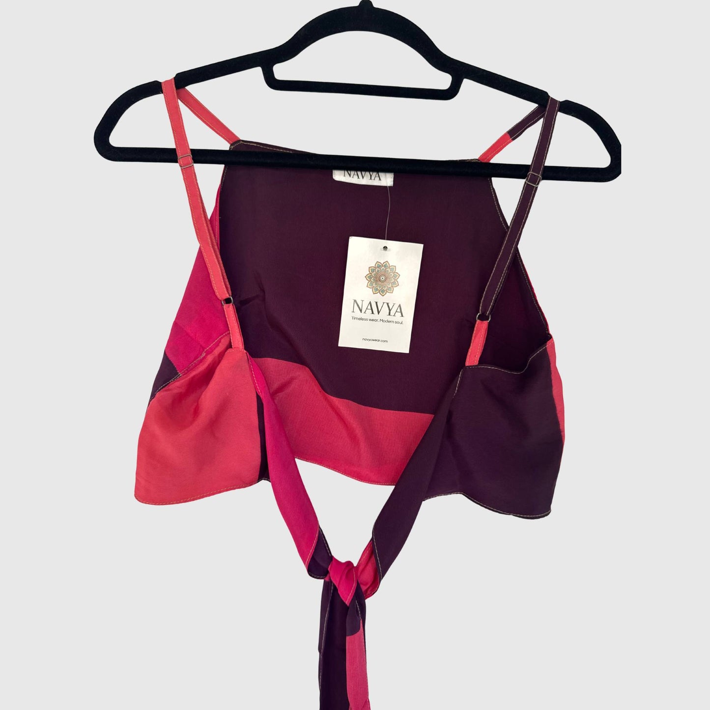 Upcycled Cropped Wickeltop #793 aus Vintage-Sari in Lila & Pink – Rückansicht