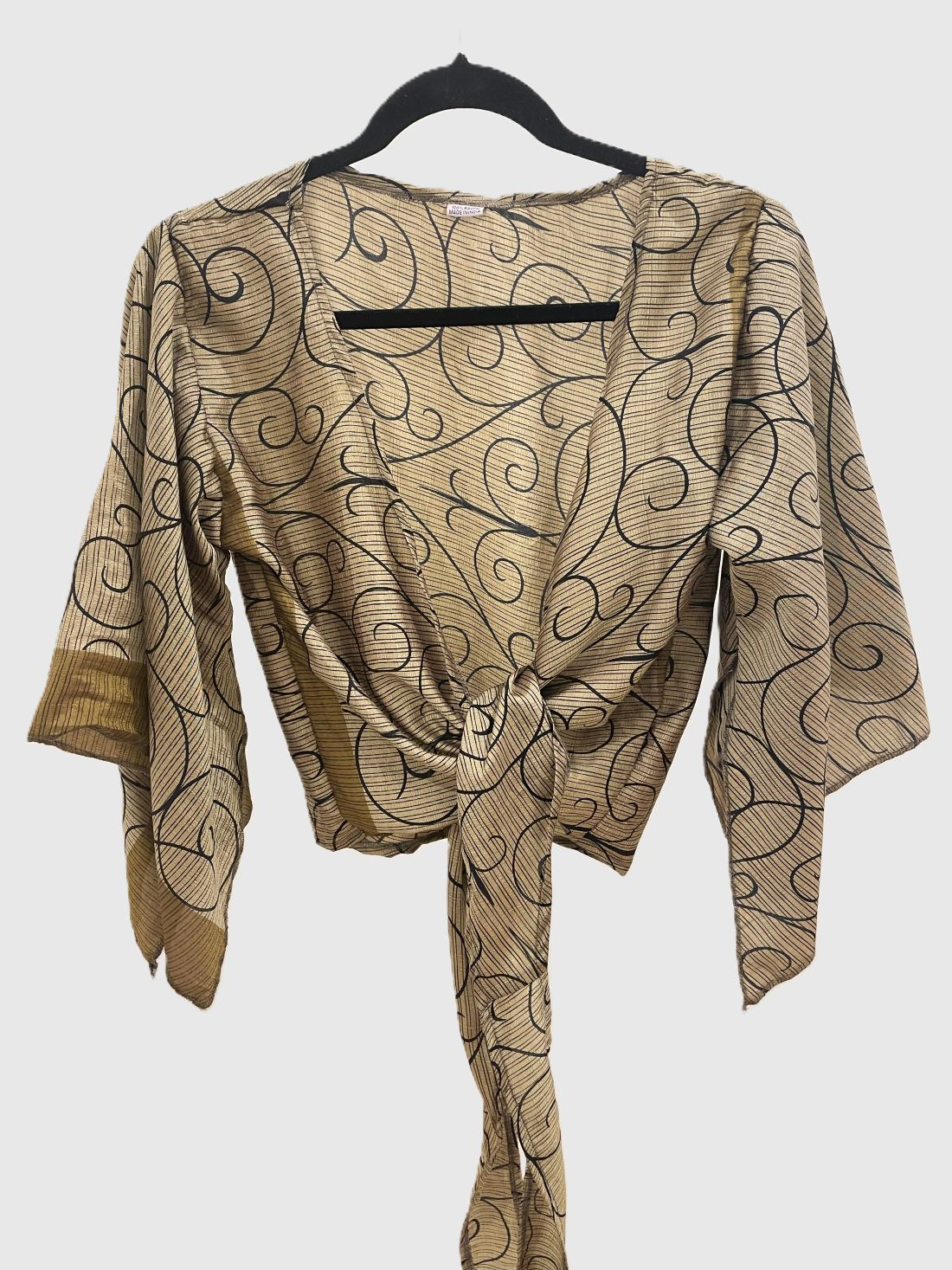 Indian Tight Top Bluse in Gold und Schwarz