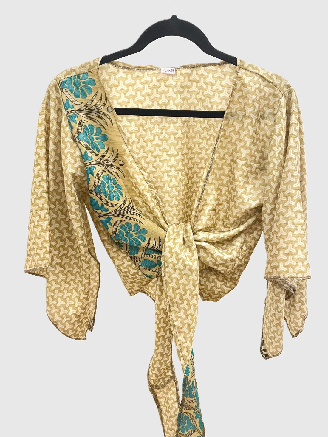 Indian Tight Top Bluse in Beige, Weiß und Türkis