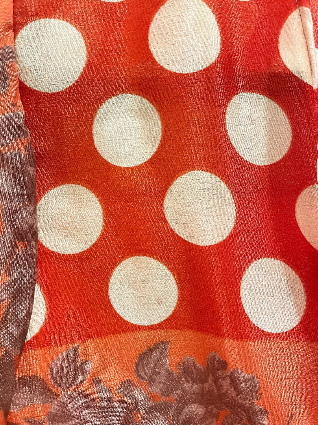 Indian Tight Top Bluse in Rot, Orange und Weiß mit Flecken vorne