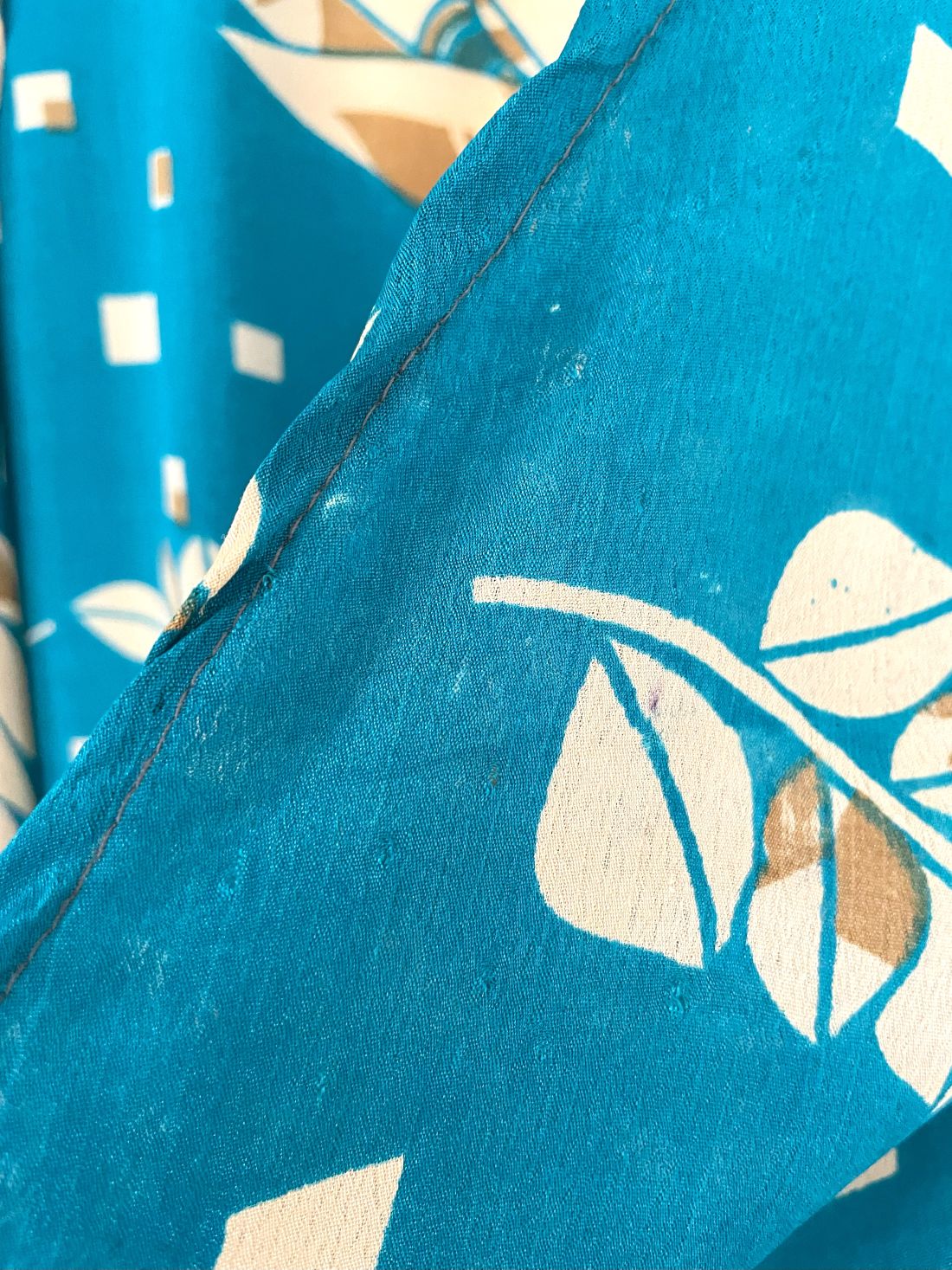 Indian Tight Top Bluse in Türkis und Beige mit Löcher vorne