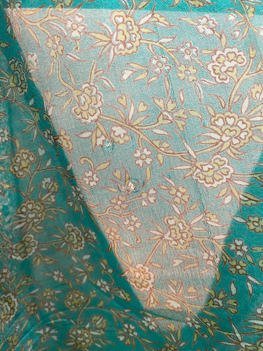 Indian Tight Top Bluse in Grün mit Loch hinten