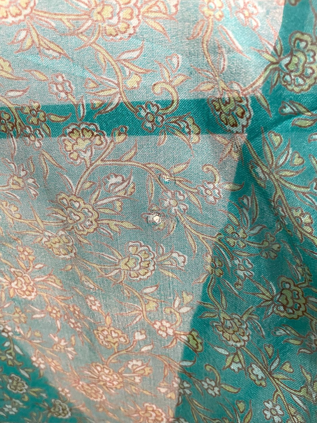 Indian Tight Top Bluse in Grün mit Loch hinten