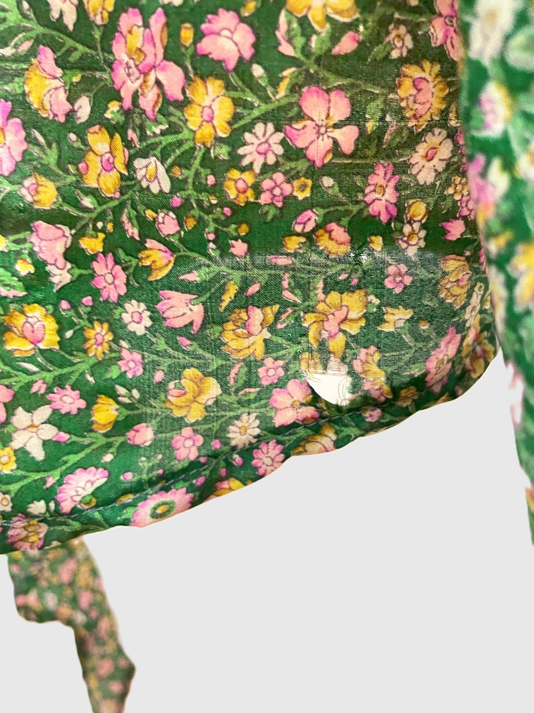 Indian Tight Top Bluse in Rot, Grün und Gelb mit Loch vorne