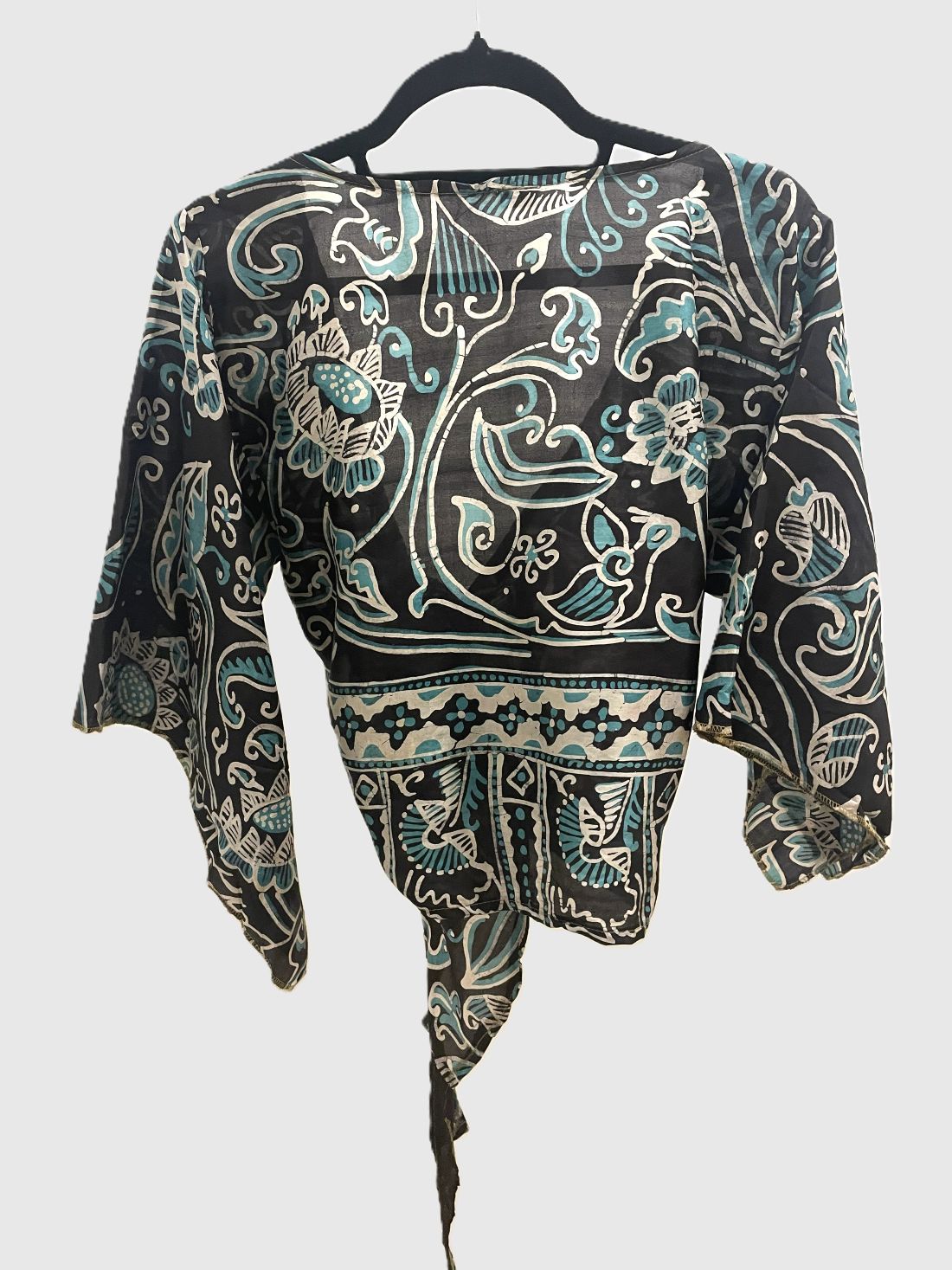 Upcycled Wickelbluse #617 - Schwarz, Weiß & Blau