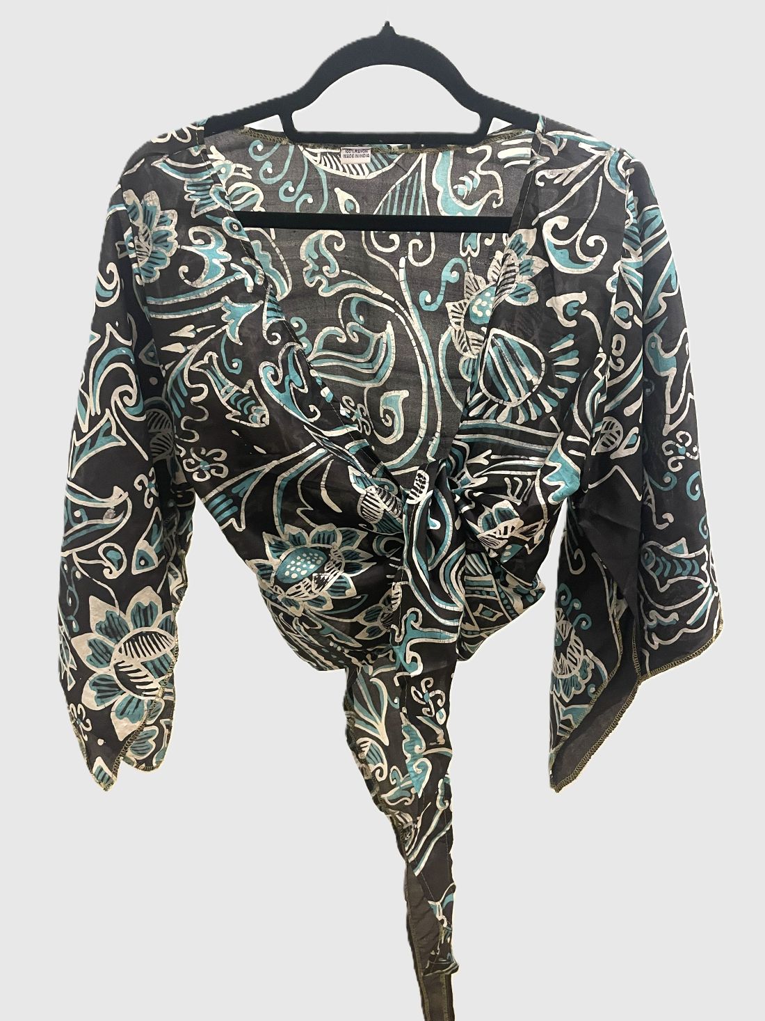 Upcycled Wickelbluse #617 - Schwarz, Weiß & Blau