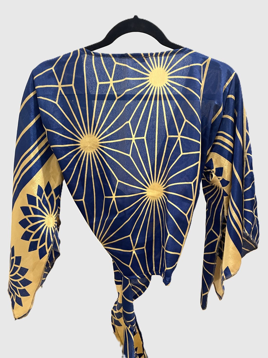 Upcycled Wickelbluse #629 - Blau & Gold