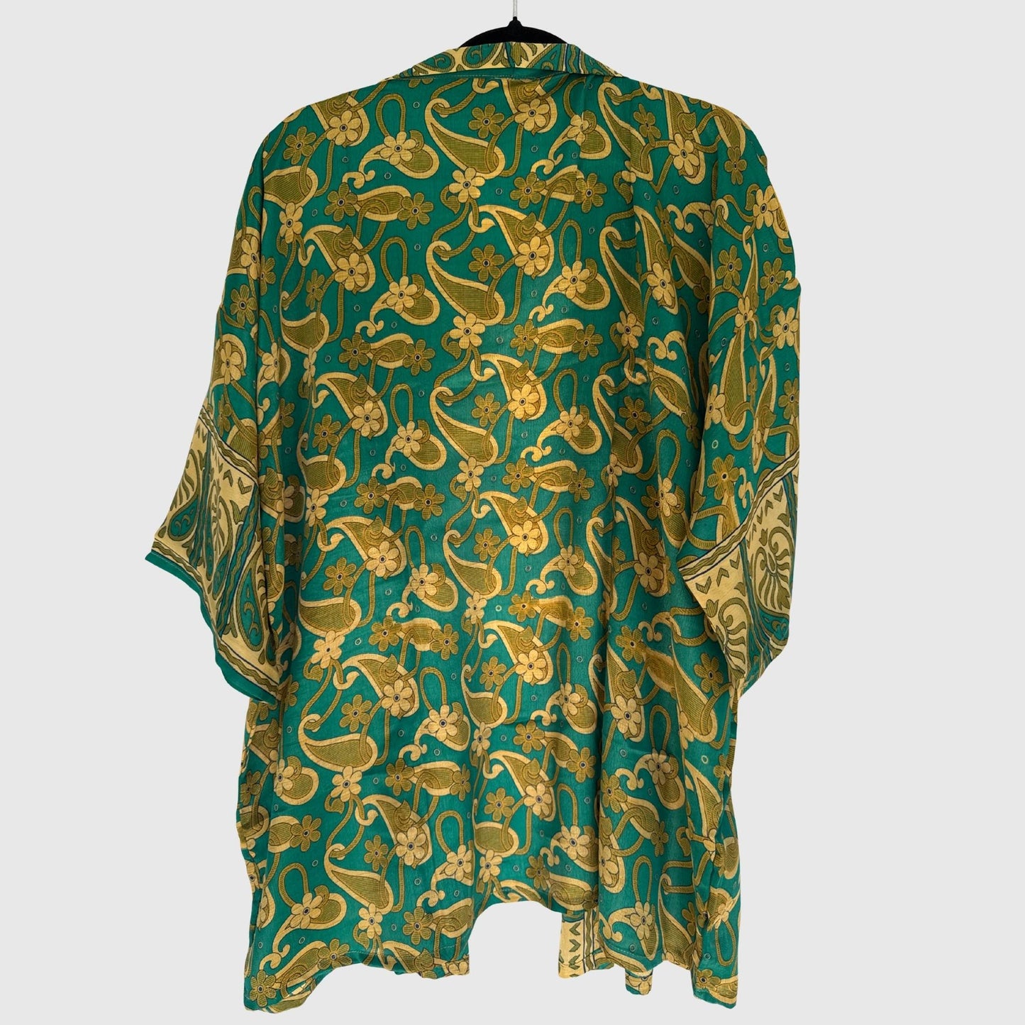 Upcycled Kimono #950 aus Vintage-Sari in Gold & Türkis – Rückansicht