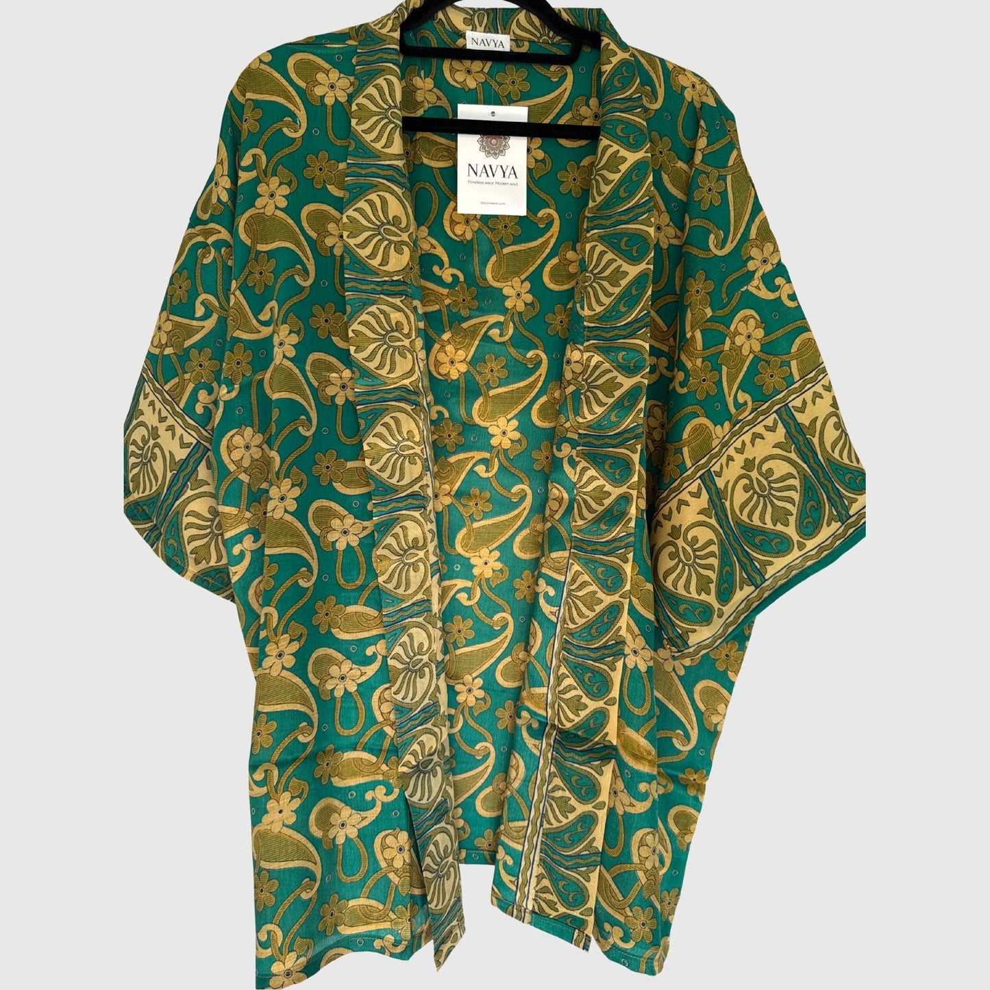 Upcycled Kimono #950 aus Vintage-Sari in Gold & Türkis – Vorderansicht