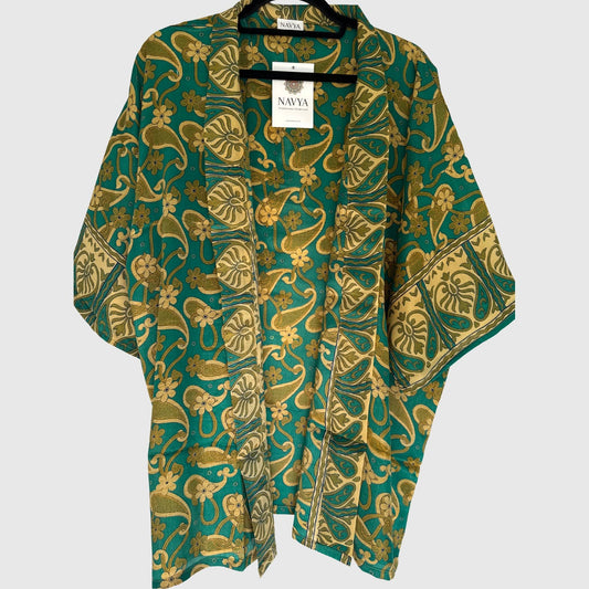 Upcycled Kimono #950 aus Vintage-Sari in Gold & Türkis – Vorderansicht