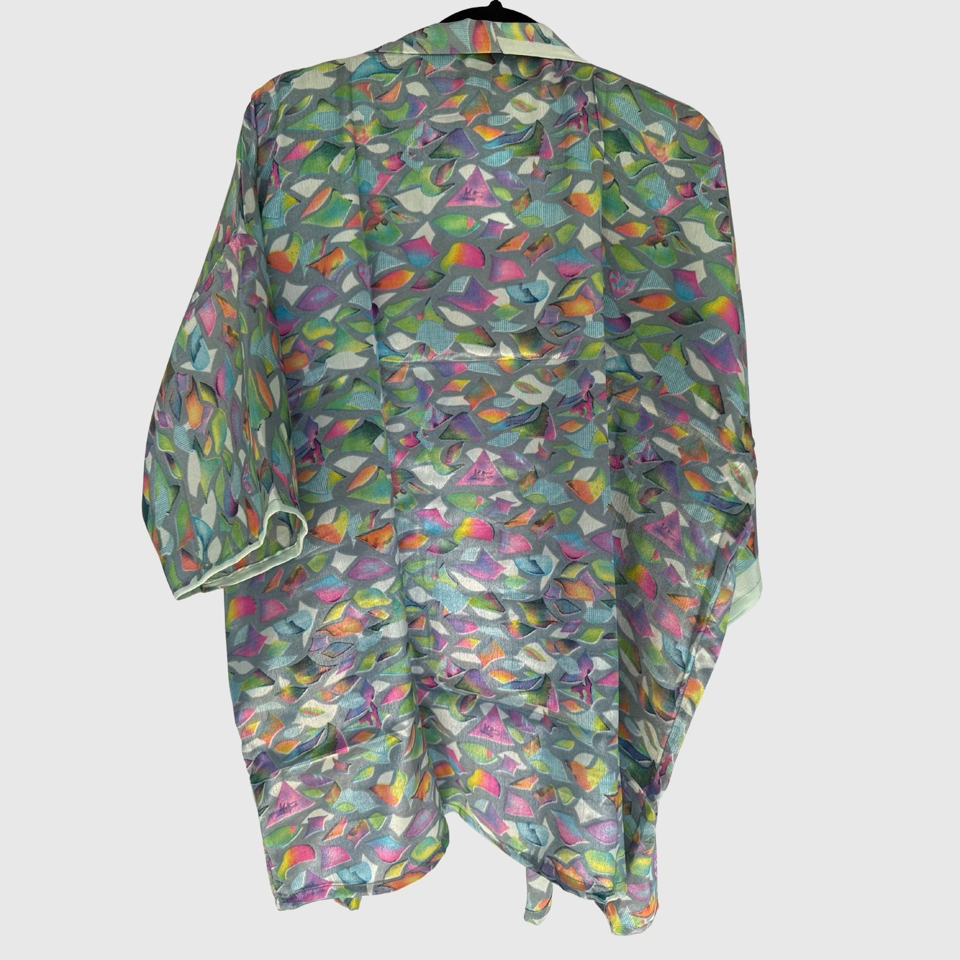 Upcycled Kimono #951 aus Vintage-Sari in Grau & Türkis – Rückansicht