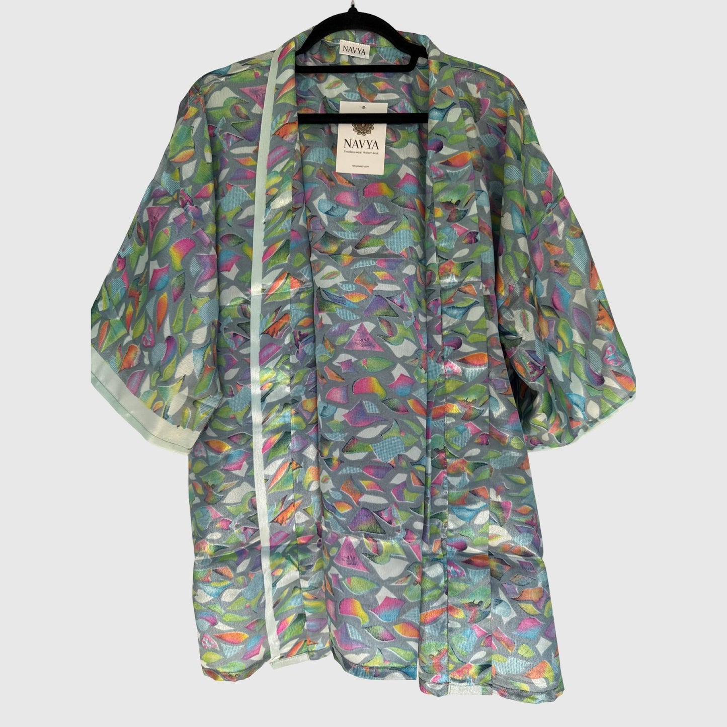 Upcycled Kimono #951 aus Vintage-Sari in Grau & Türkis – Vorderansicht