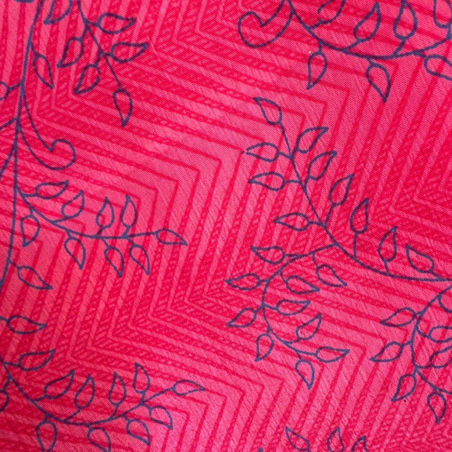 Upcycled Kimono #952 aus Vintage-Sari in Rot – Detailansicht