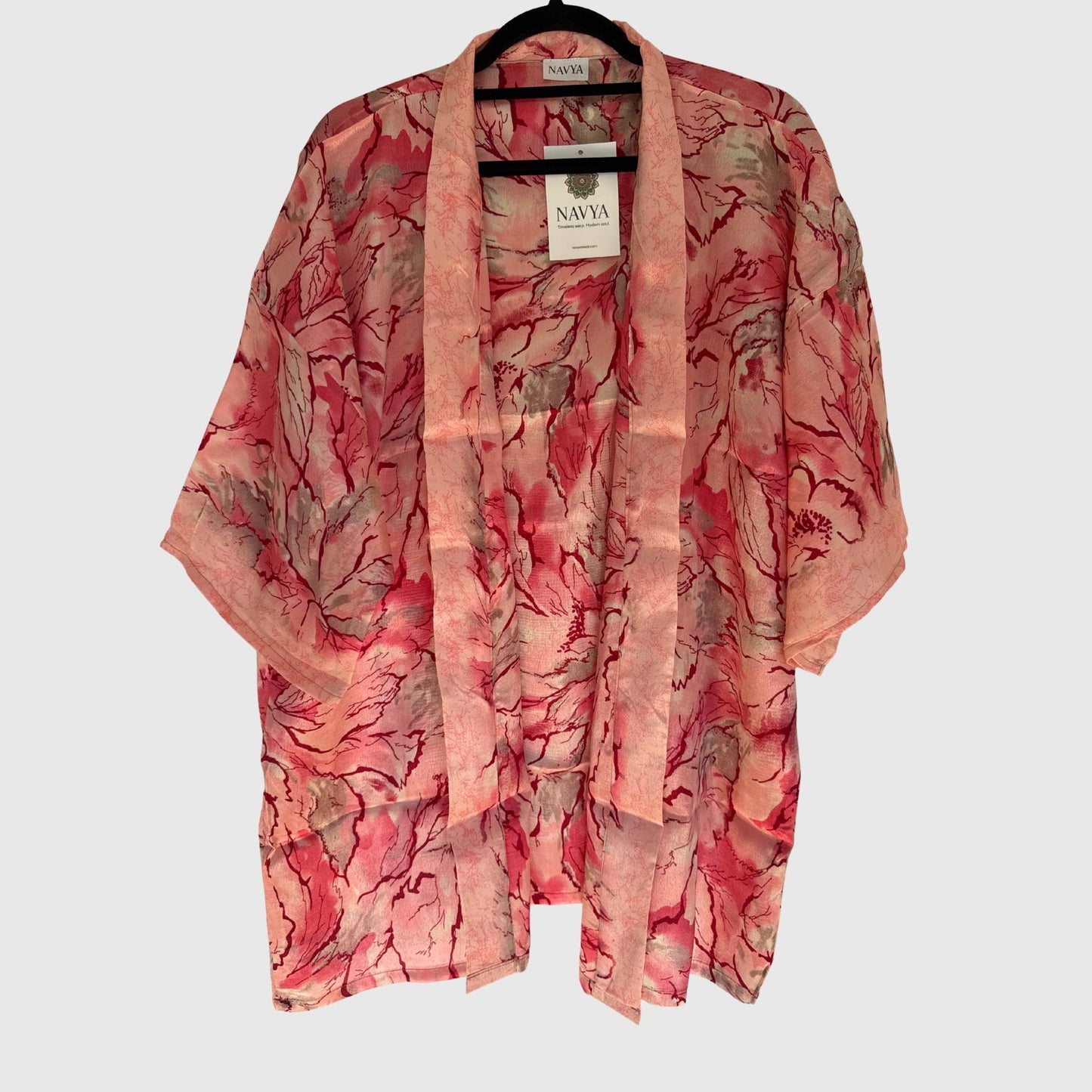 Upcycled Kimono #954 aus Vintage-Sari in Rot – Vorderansicht