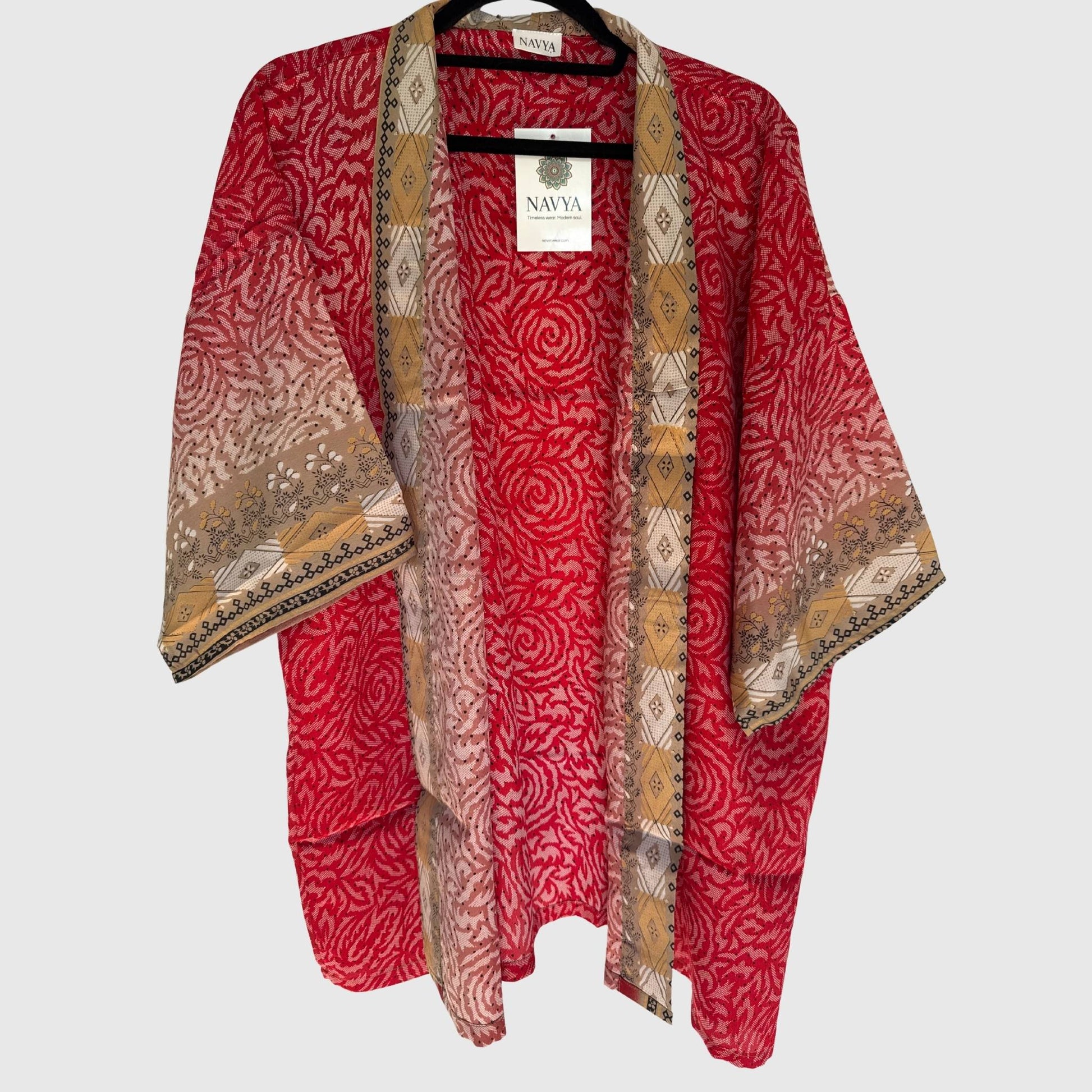 Upcycled Kimono #955 aus Vintage-Sari in Rot & Orange – Vorderansicht