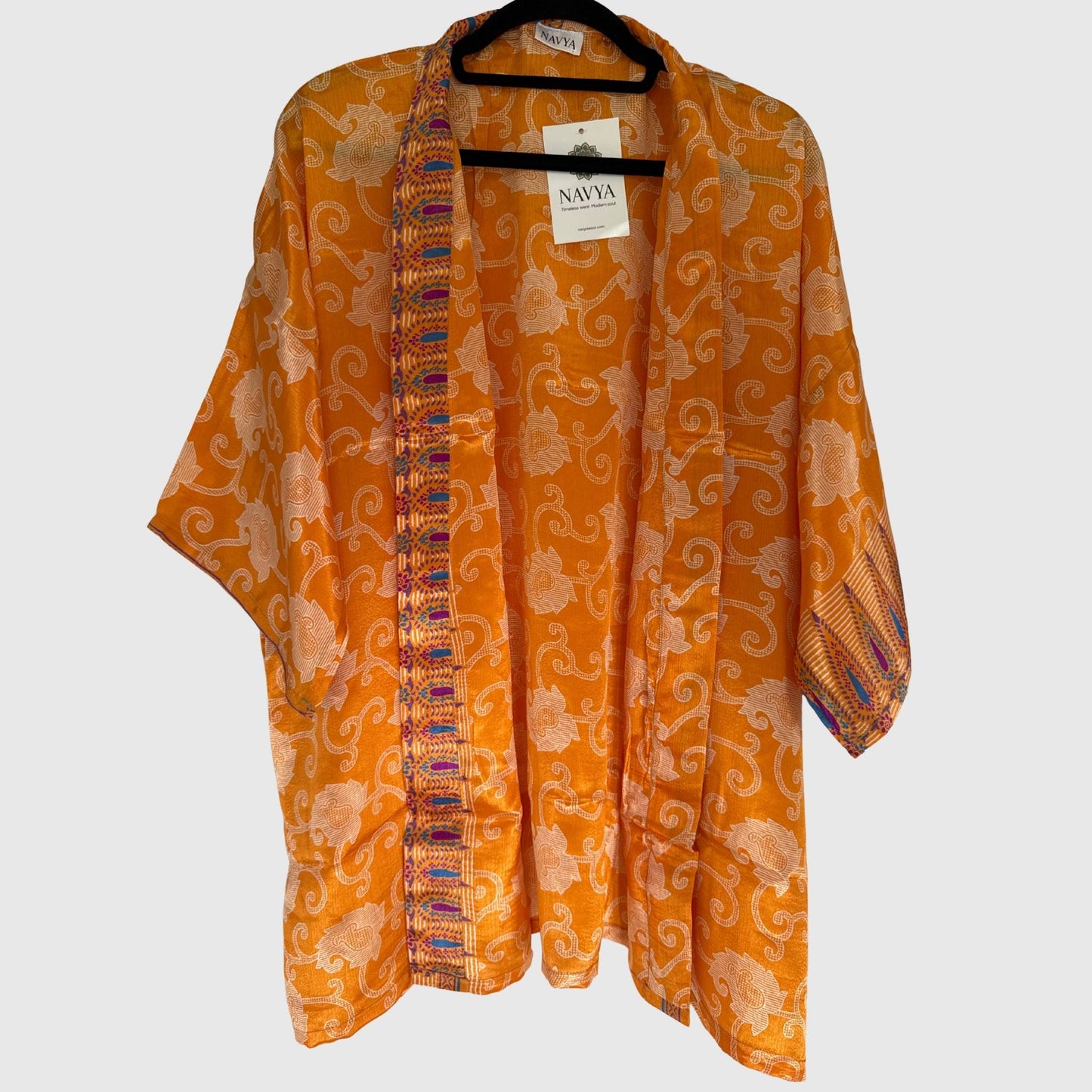 Upcycled Kimono #962 aus Vintage-Sari in Orange – Vorderansicht