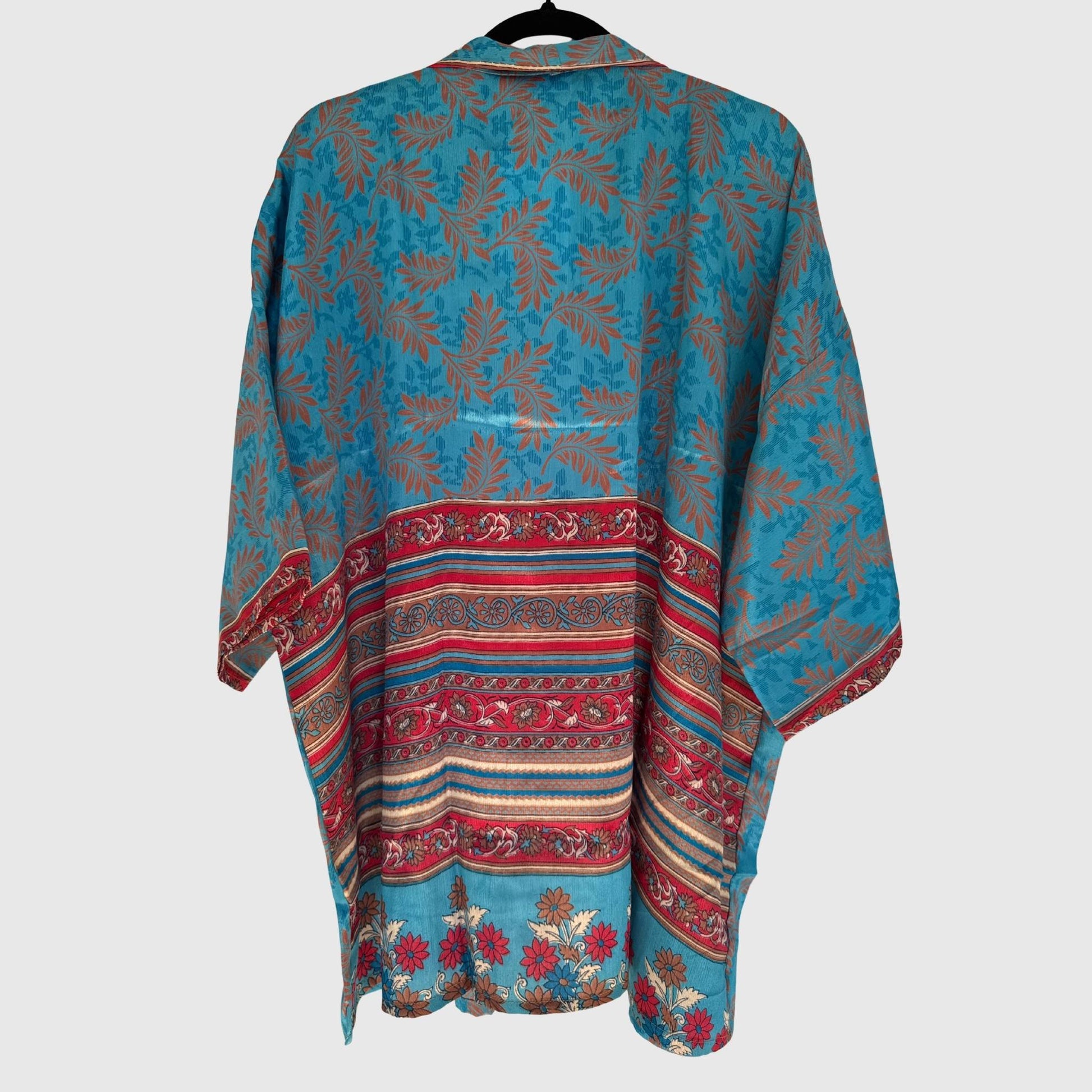 Upcycled Kimono #967 aus Vintage-Sari in Türkis & Rot – Rückansicht