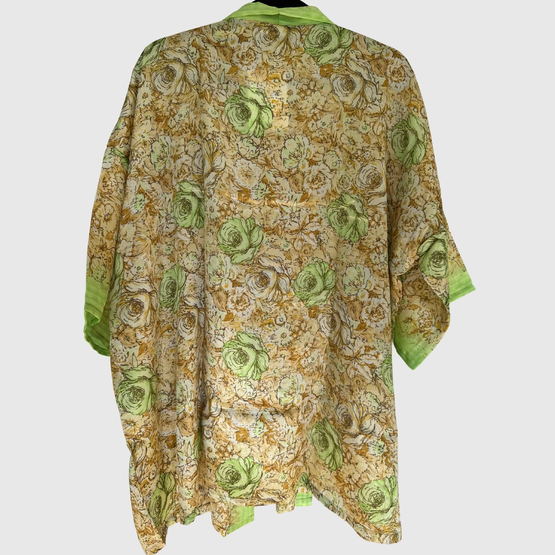 Upcycled Kimono #971 aus Vintage-Sari in Gold & Grün – Rückansicht