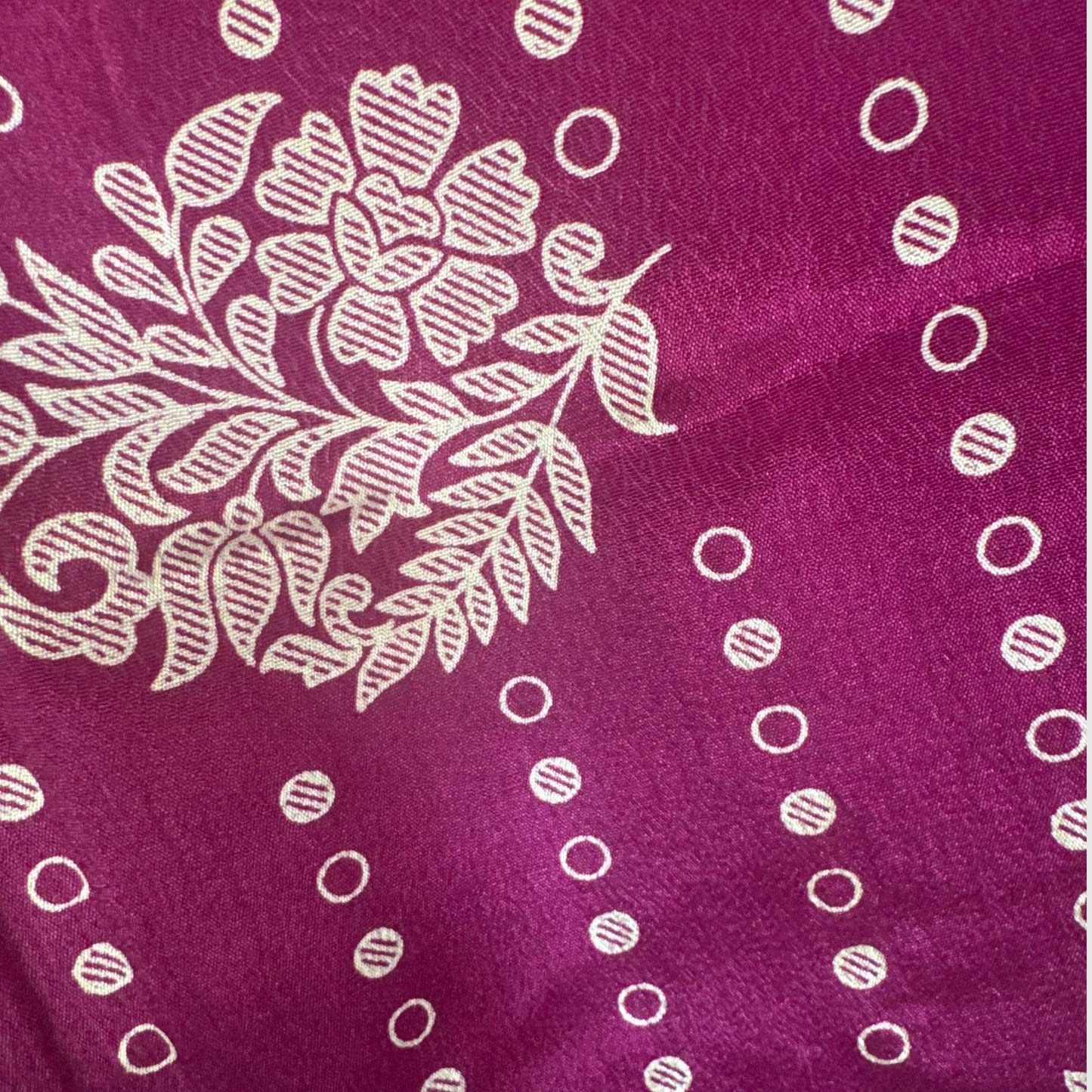 Upcycled Kimono #976 aus Vintage-Sari in Pink & Beige – Detailansicht