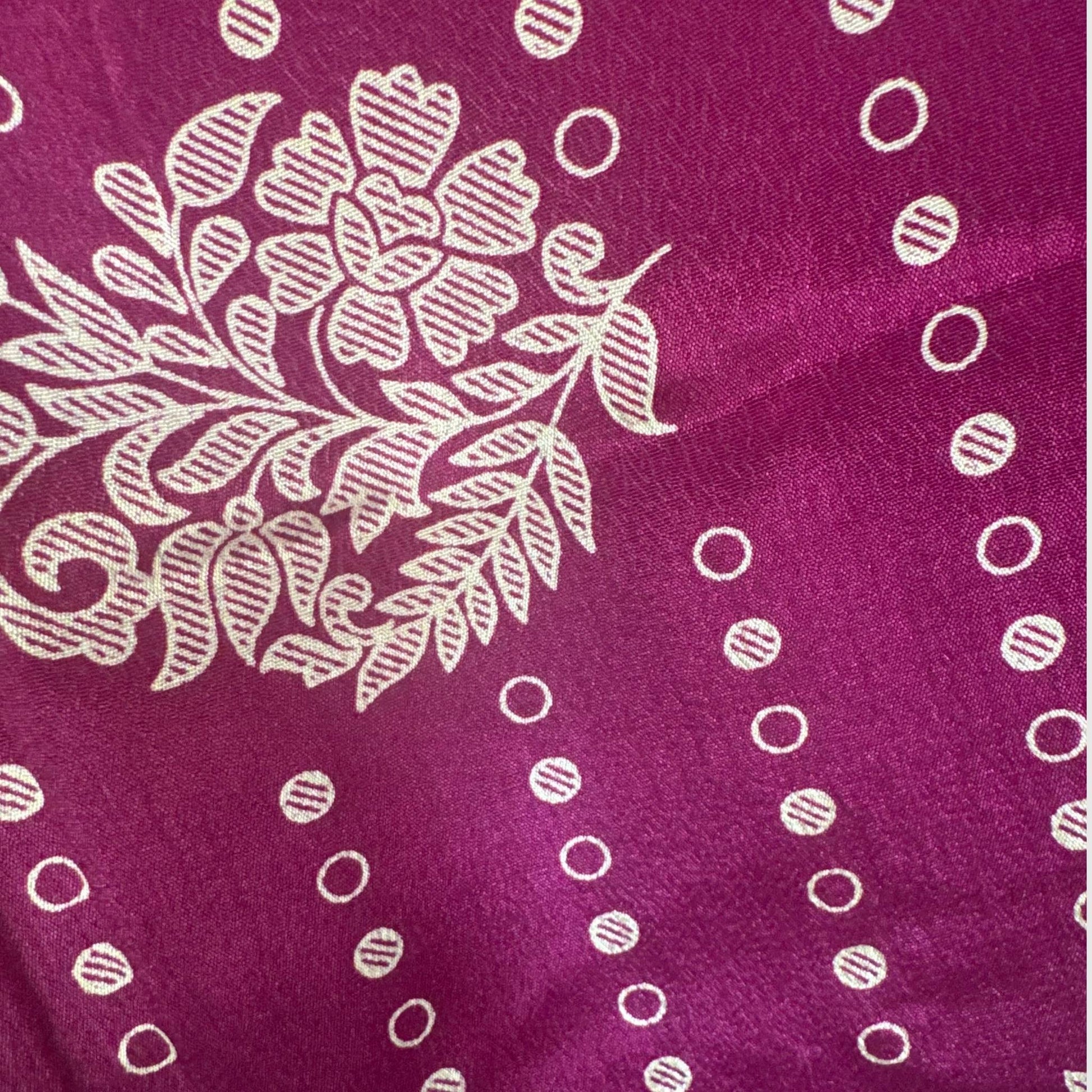 Upcycled Kimono #976 aus Vintage-Sari in Pink & Beige – Detailansicht