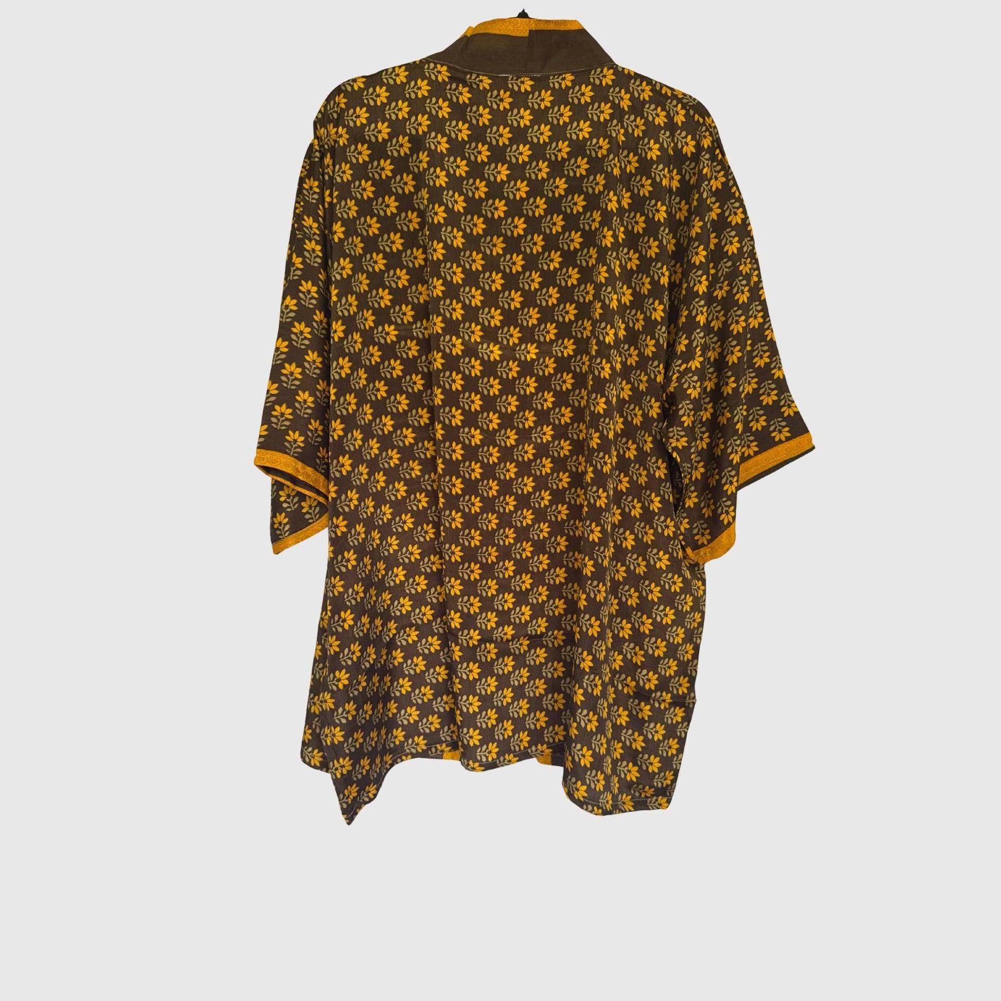 Upcycled Kimono #984 aus Vintage-Sari in Braun & Gold – Rückansicht