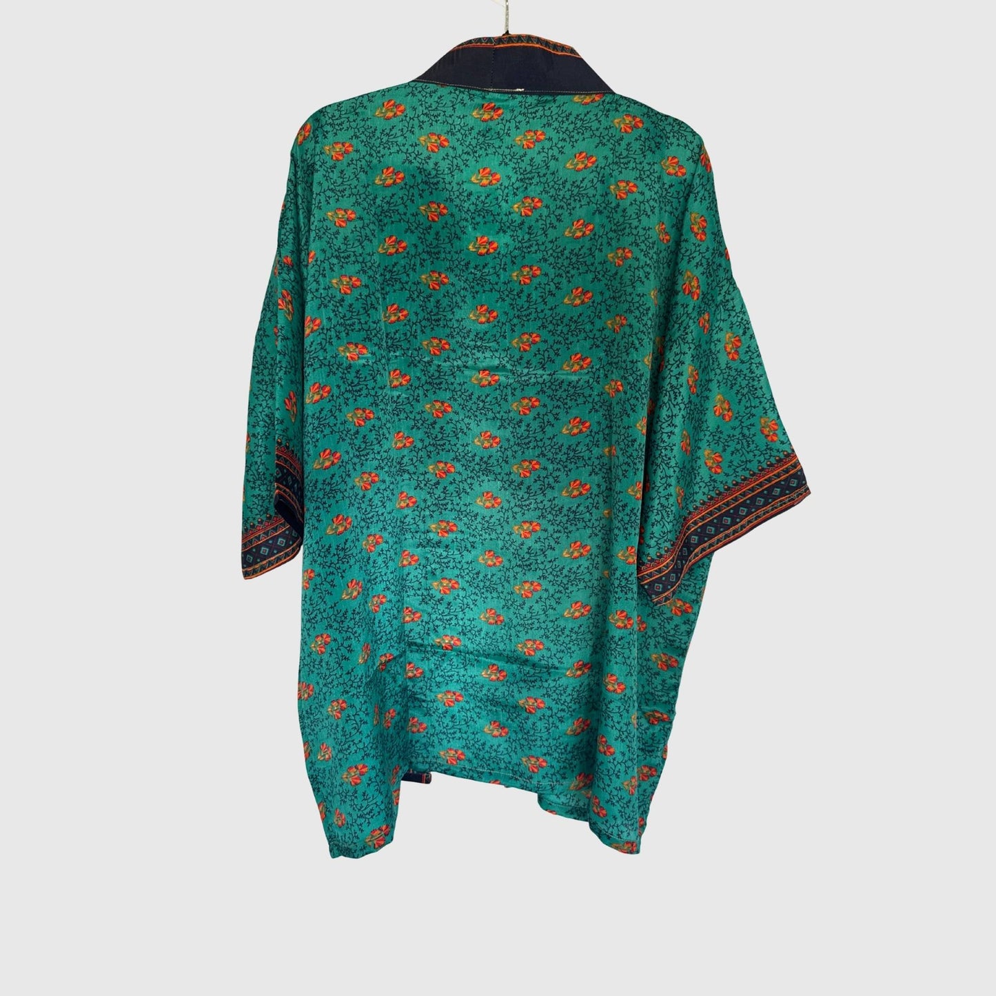 Upcycled Kimono #985 aus Vintage-Sari in Türkis – Rückansicht