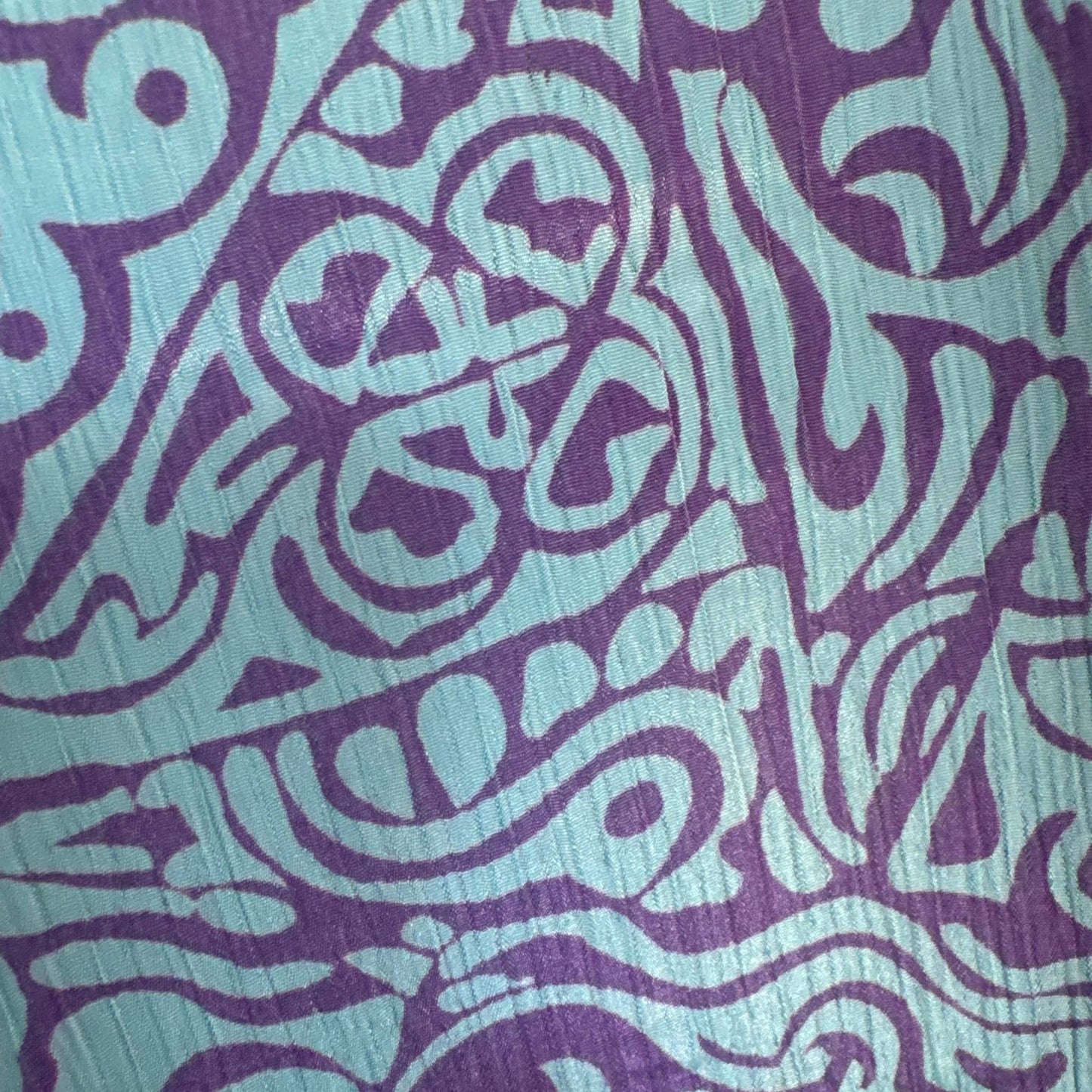 Upcycled Kimono #989 aus Vintage-Sari in Blau & Lila – Detailansicht