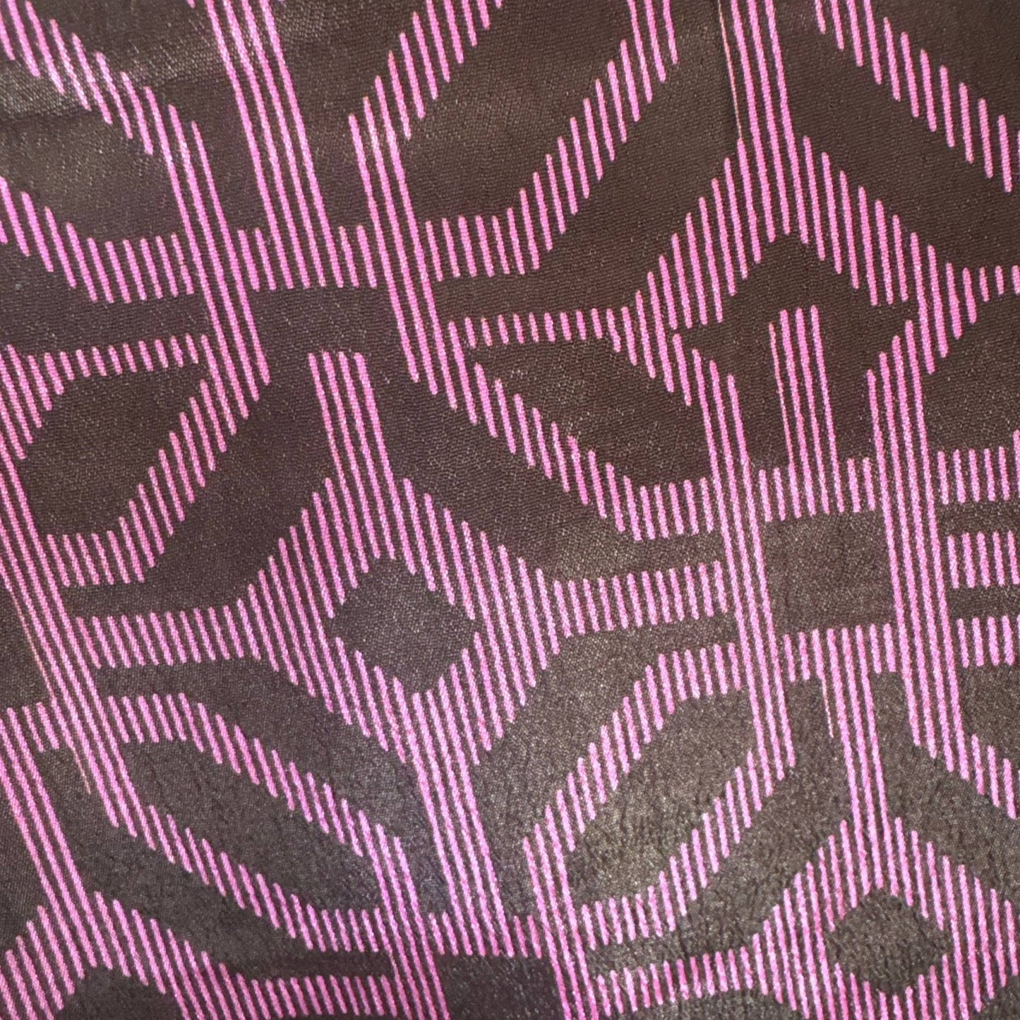Upcycled Kimono #990 aus Vintage-Sari in Dunkelrot & Rosa – Detailansicht