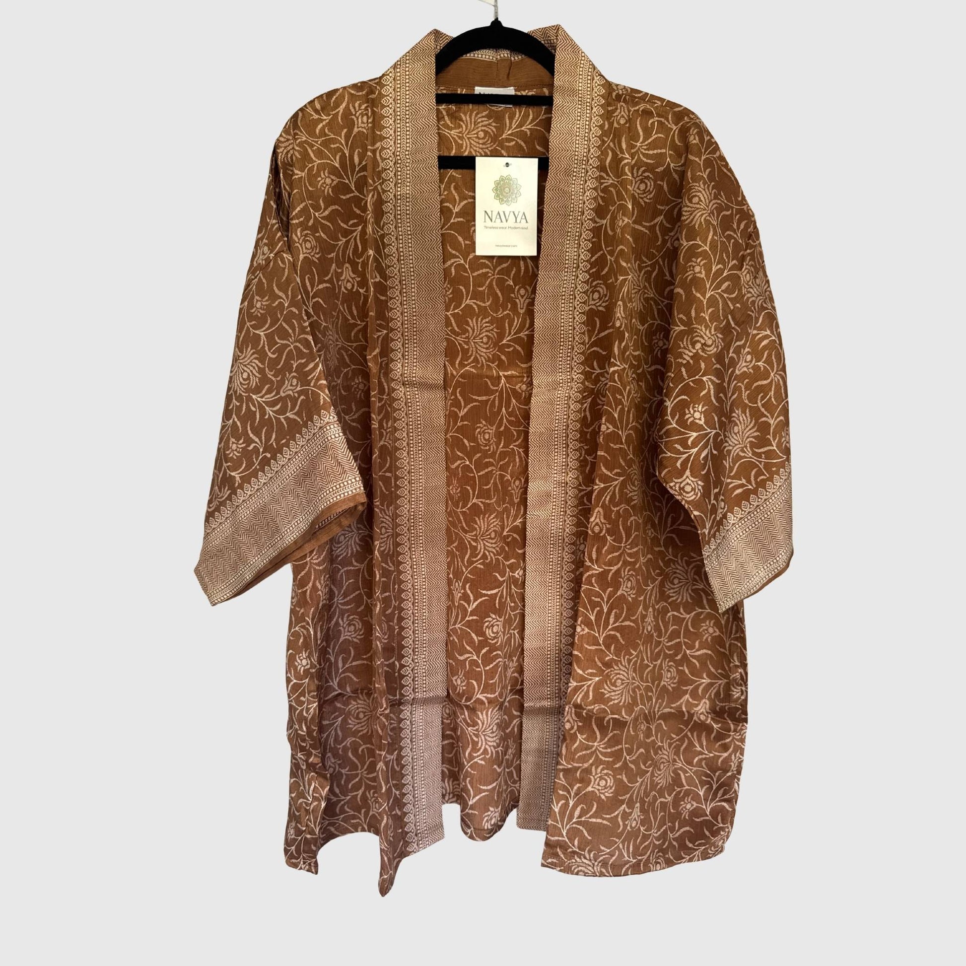 Upcycled Kimono #991 aus Vintage-Sari in Braun – Vorderansicht