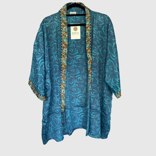 Upcycled Kimono #992 aus Vintage-Sari in Blau & Türkis – Vorderansicht