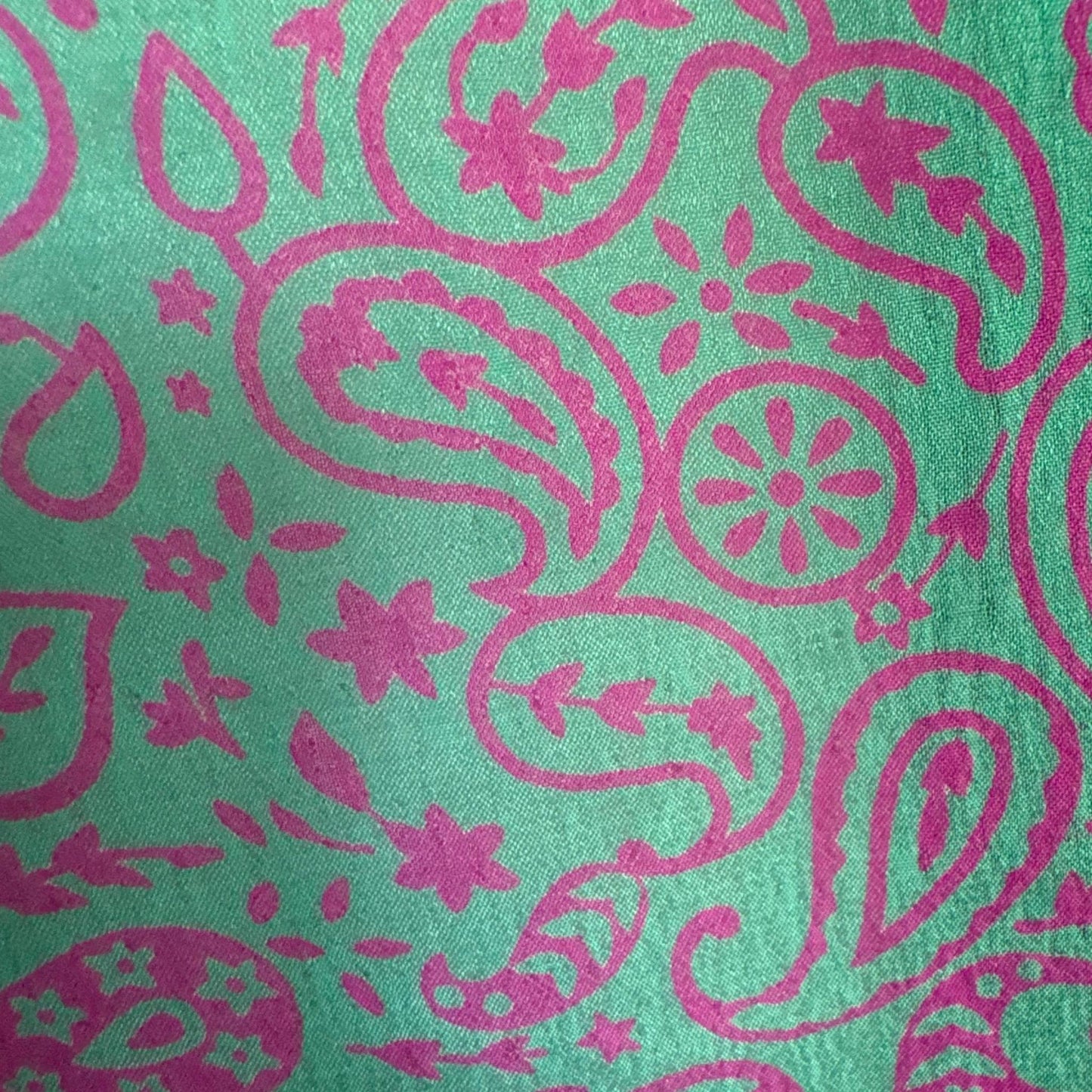 Upcycled Kimono #993 aus Vintage-Sari in Grün & Pink – Detailansicht