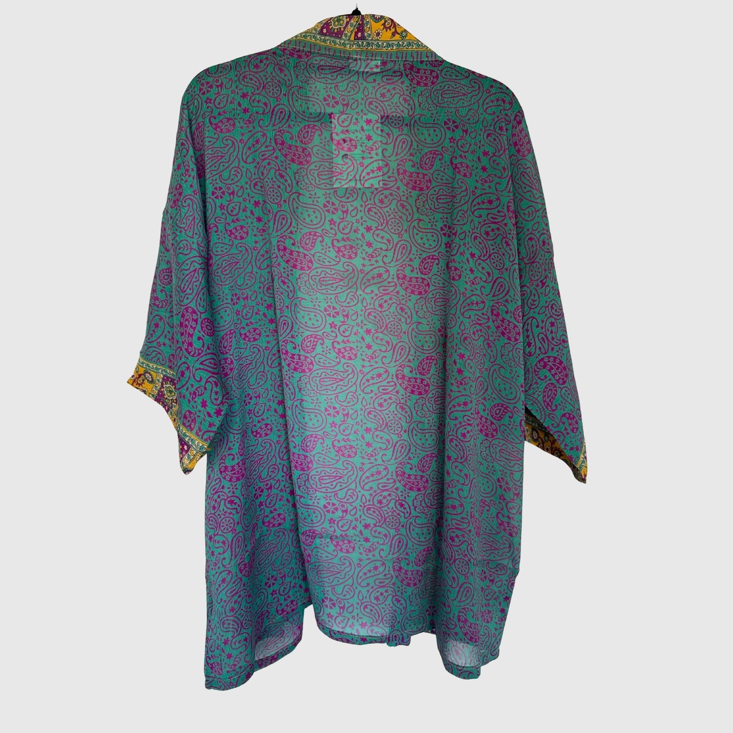Upcycled Kimono #993 aus Vintage-Sari in Grün & Pink – Rückansicht