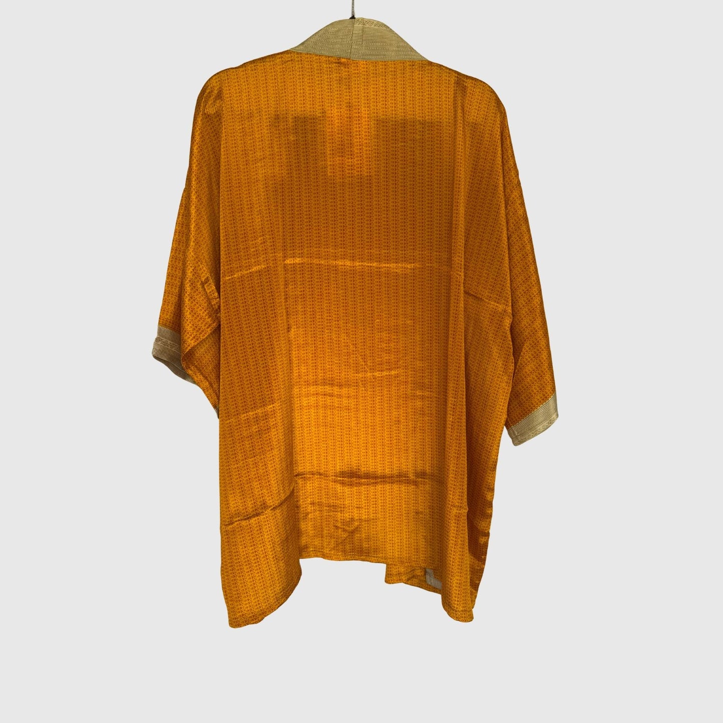 Upcycled Kimono #995 aus Vintage-Sari in Orange – Rückansicht