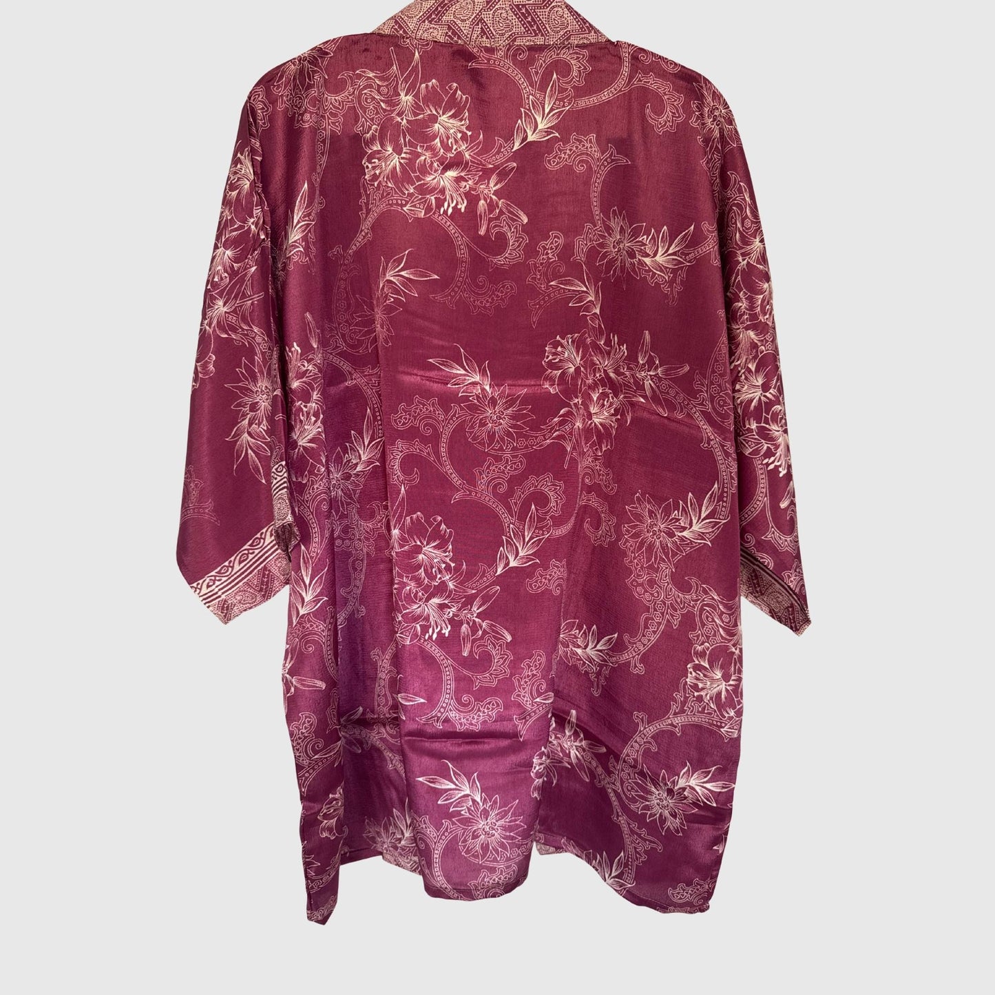 Upcycled Kimono #996 aus Vintage-Sari in Pink & Dunkelrot – Rückansicht