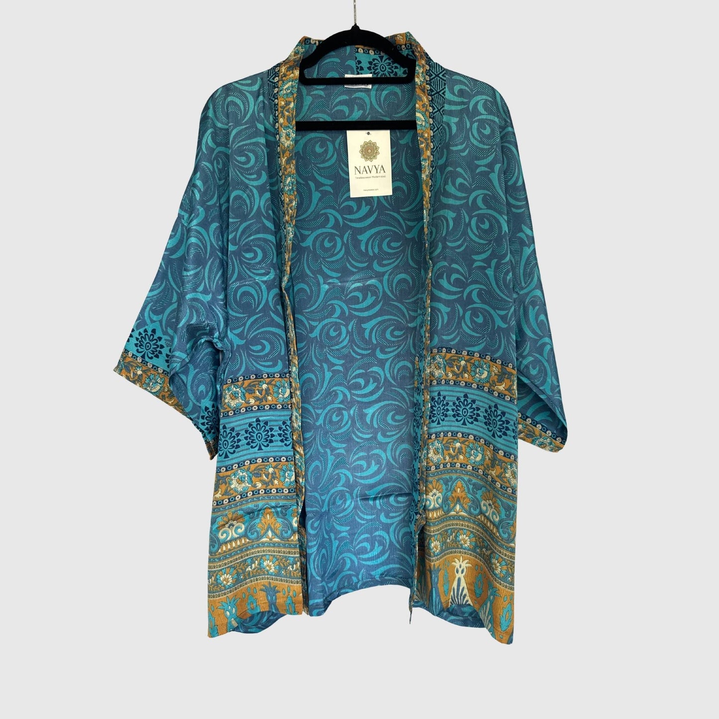 Upcycled Kimono #997 aus Vintage-Sari in Blau – Vorderansicht