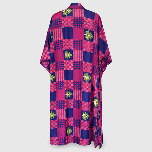 Upcycled Kimono Lang #1302 aus Vintage-Sari in Lila & Pink – Rückansicht
