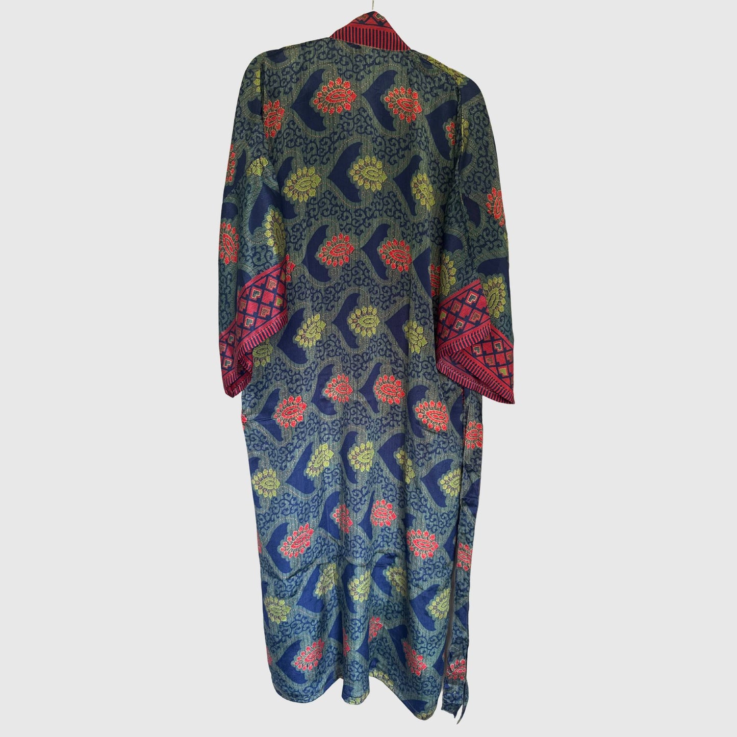 Upcycled Kimono Lang #1304 aus Vintage-Sari in Grau & Lila – Rückansicht