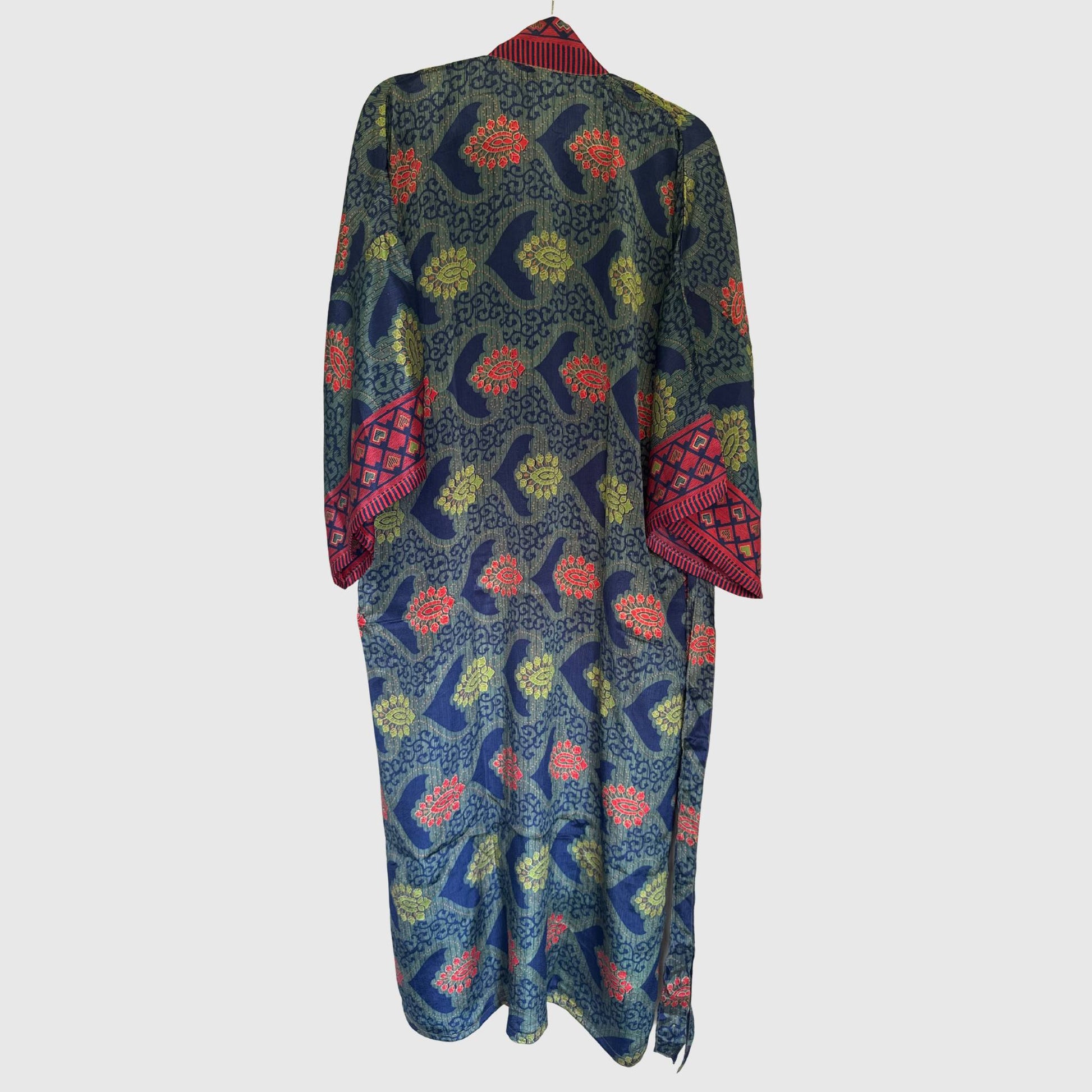 Upcycled Kimono Lang #1304 aus Vintage-Sari in Grau & Lila – Rückansicht