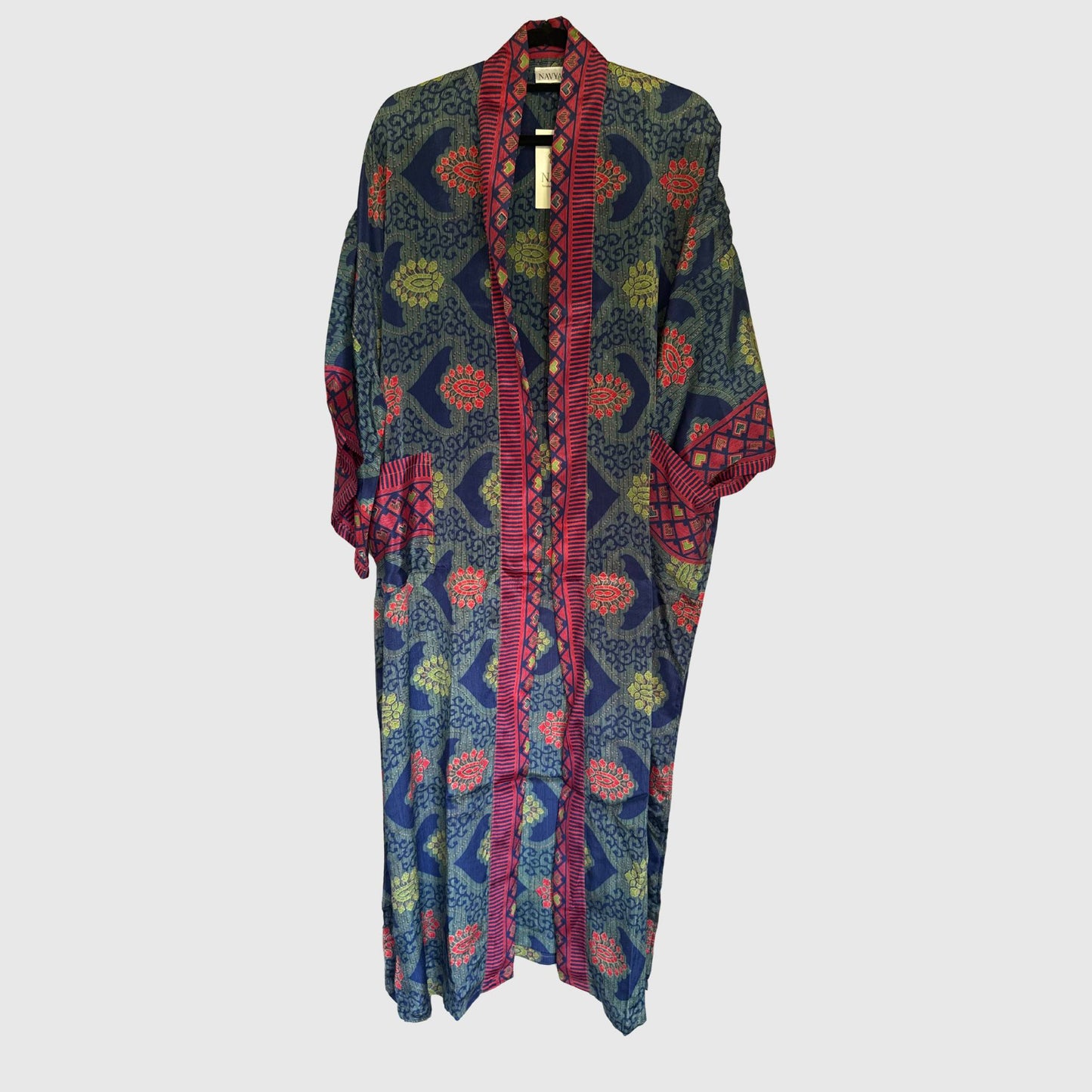 Upcycled Kimono Lang #1304 aus Vintage-Sari in Grau & Lila – Vorderansicht