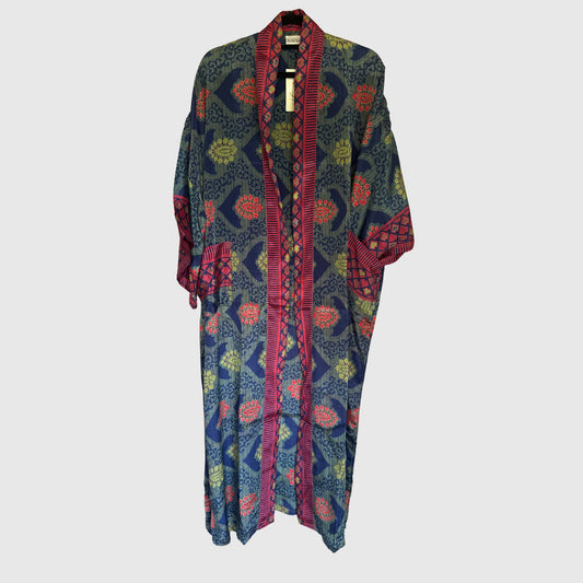 Upcycled Kimono Lang #1304 aus Vintage-Sari in Grau & Lila – Vorderansicht