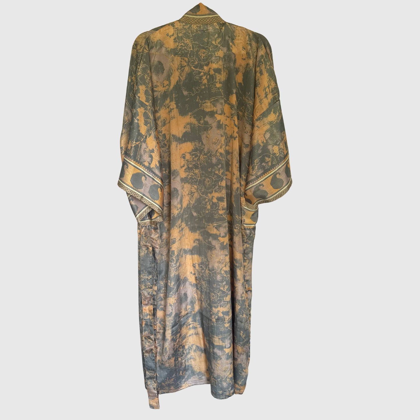 Upcycled Kimono Lang #1307 aus Vintage-Sari in Beige & Braun – Rückansicht