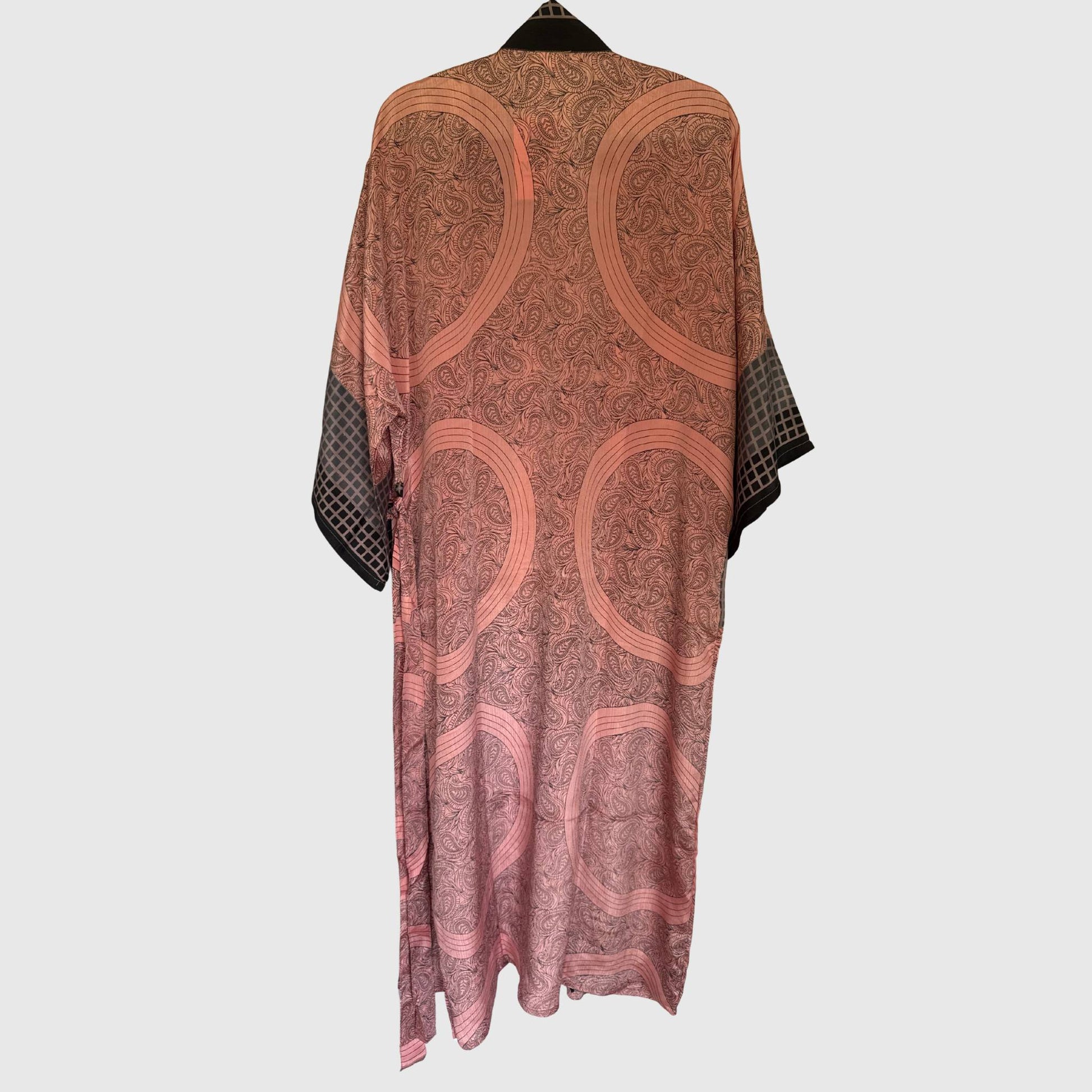 Upcycled Kimono Lang #1308 aus Vintage-Sari in Altrosa – Rückansicht