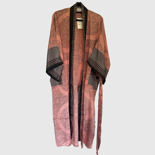 Upcycled Kimono Lang #1308 aus Vintage-Sari in Altrosa – Vorderansicht