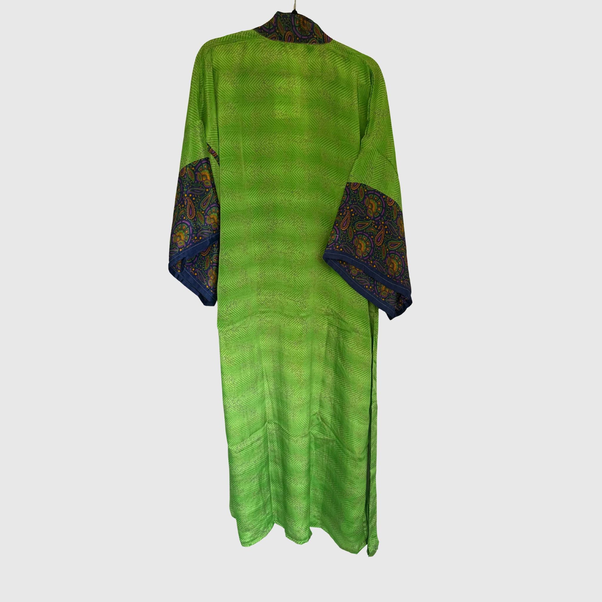 Upcycled Kimono Lang #1309 aus Vintage-Sari in Grün – Rückansicht