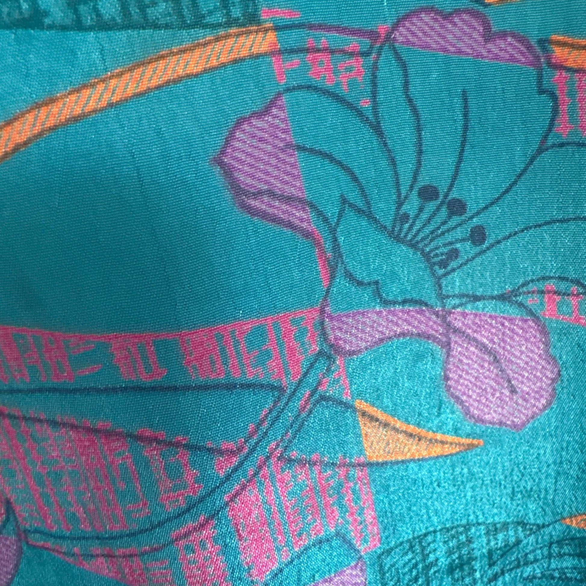 Upcycled Kimono Lang #1312 aus Vintage-Sari in Türkis & Rosa – Detailansicht