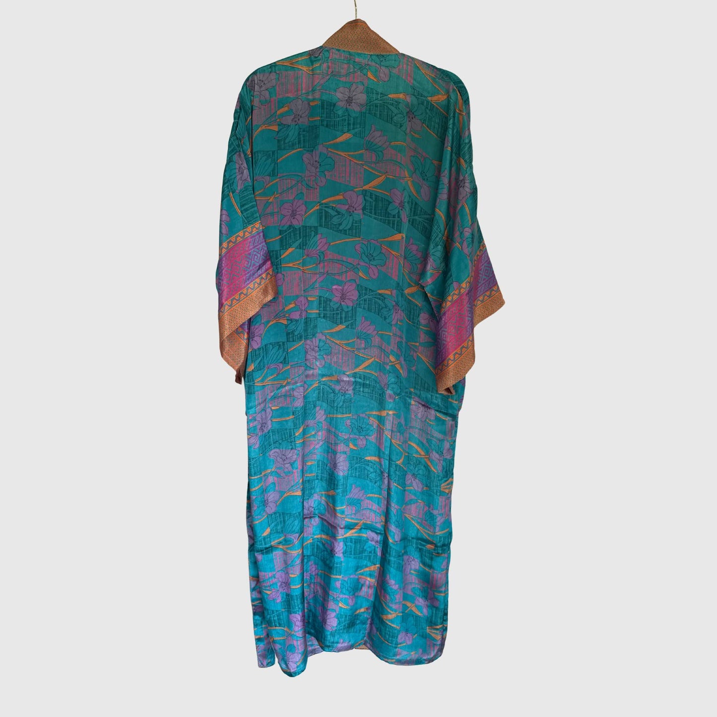 Upcycled Kimono Lang #1312 aus Vintage-Sari in Türkis & Rosa – Rückansicht