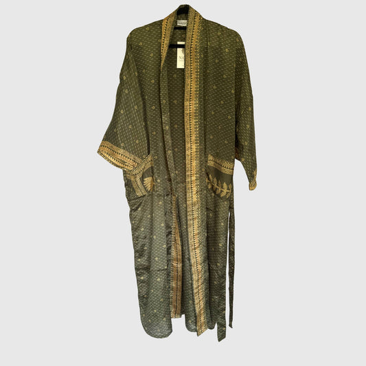 Upcycled Kimono Lang #1314 aus Vintage-Sari in Olivgrün & Beige – Vorderansicht