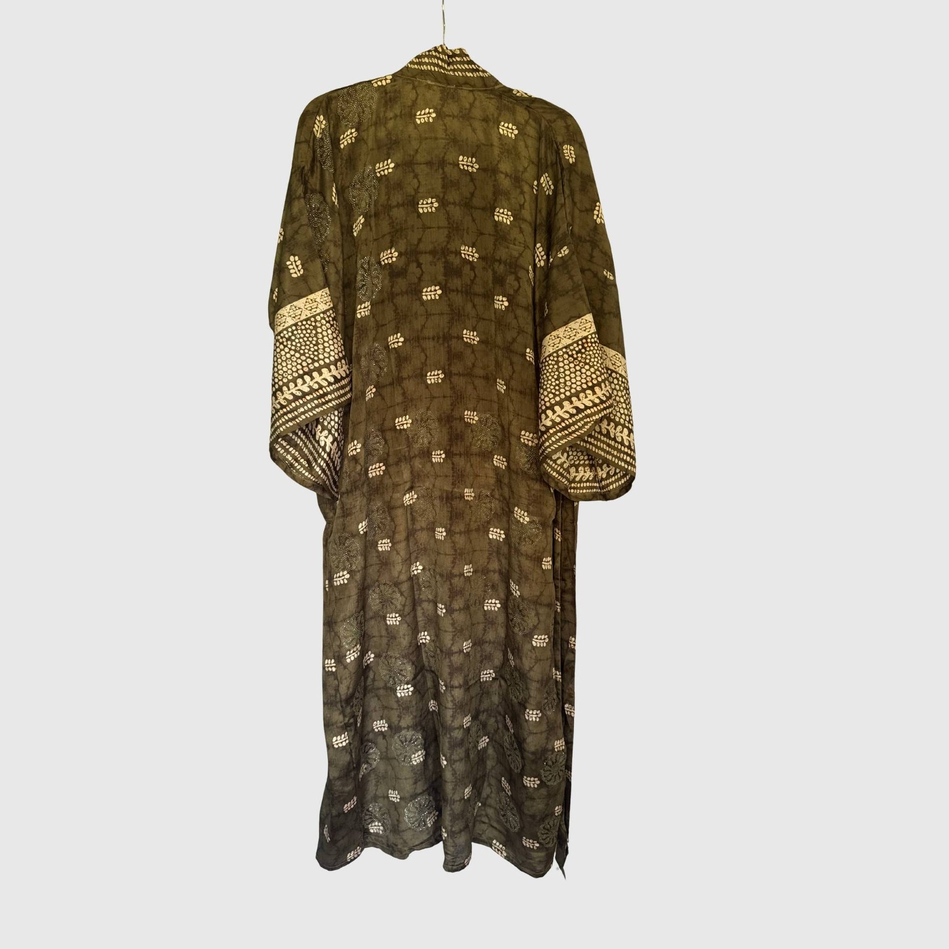 Upcycled Kimono Lang #1315 aus Vintage-Sari in Braun & Gold – Rückansicht